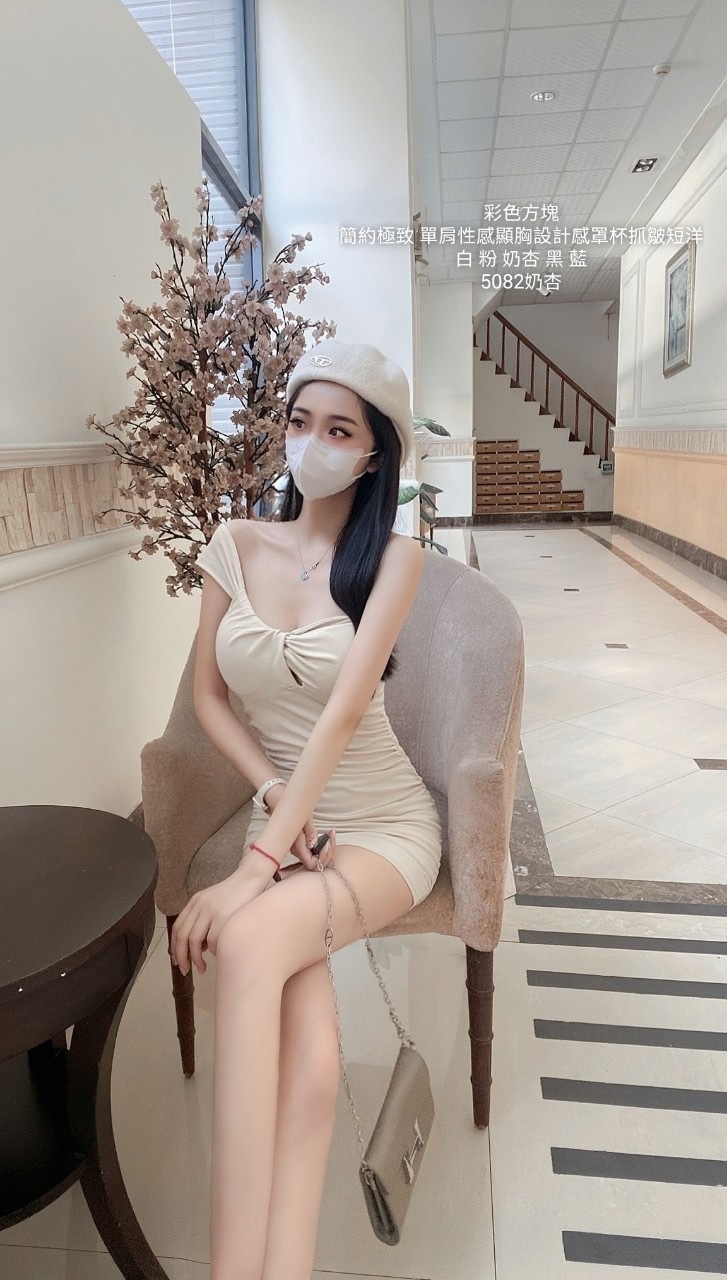 5082簡約極致單肩性感顯顯胸設計感罩抓皺短洋 (3)