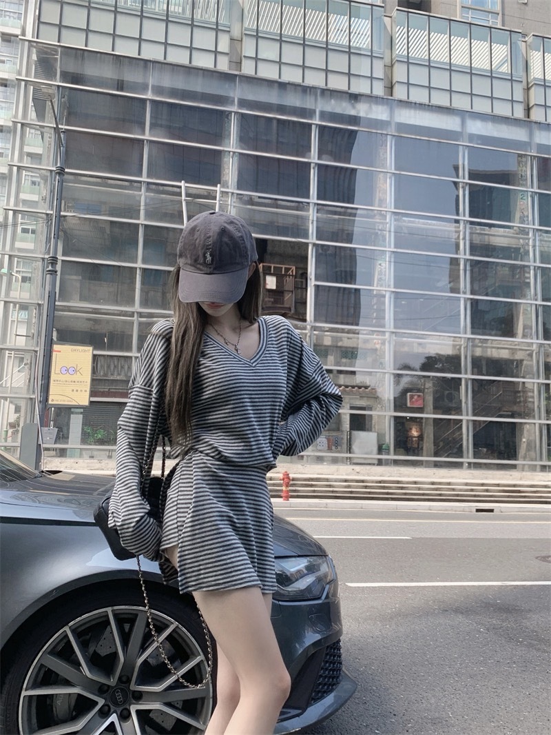 2380V领條紋開衩短裙套装 (10)