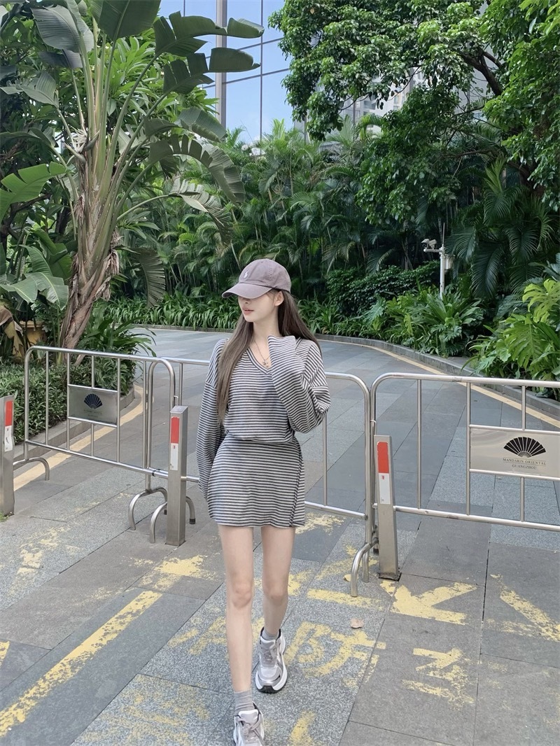 2380V领條紋開衩短裙套装 (7)