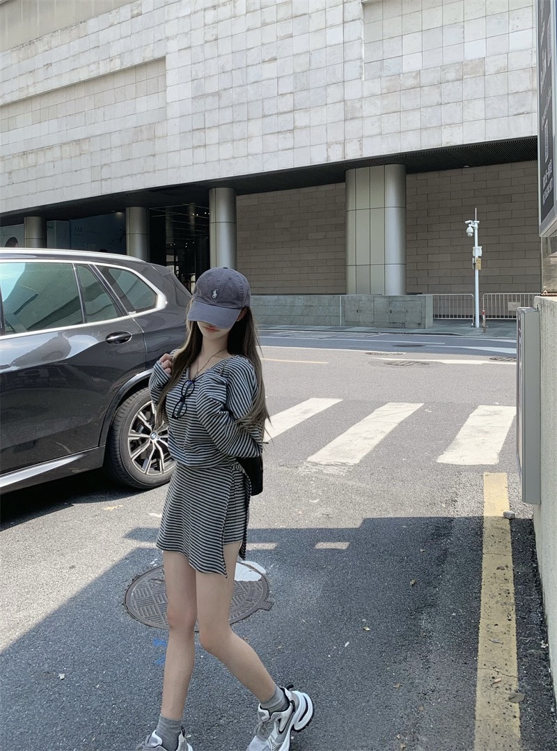 2380V领條紋開衩短裙套装