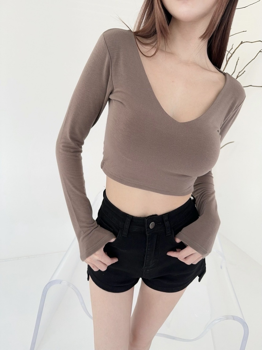 9573獨家後紐結美背綁帶短版上衣 (6)