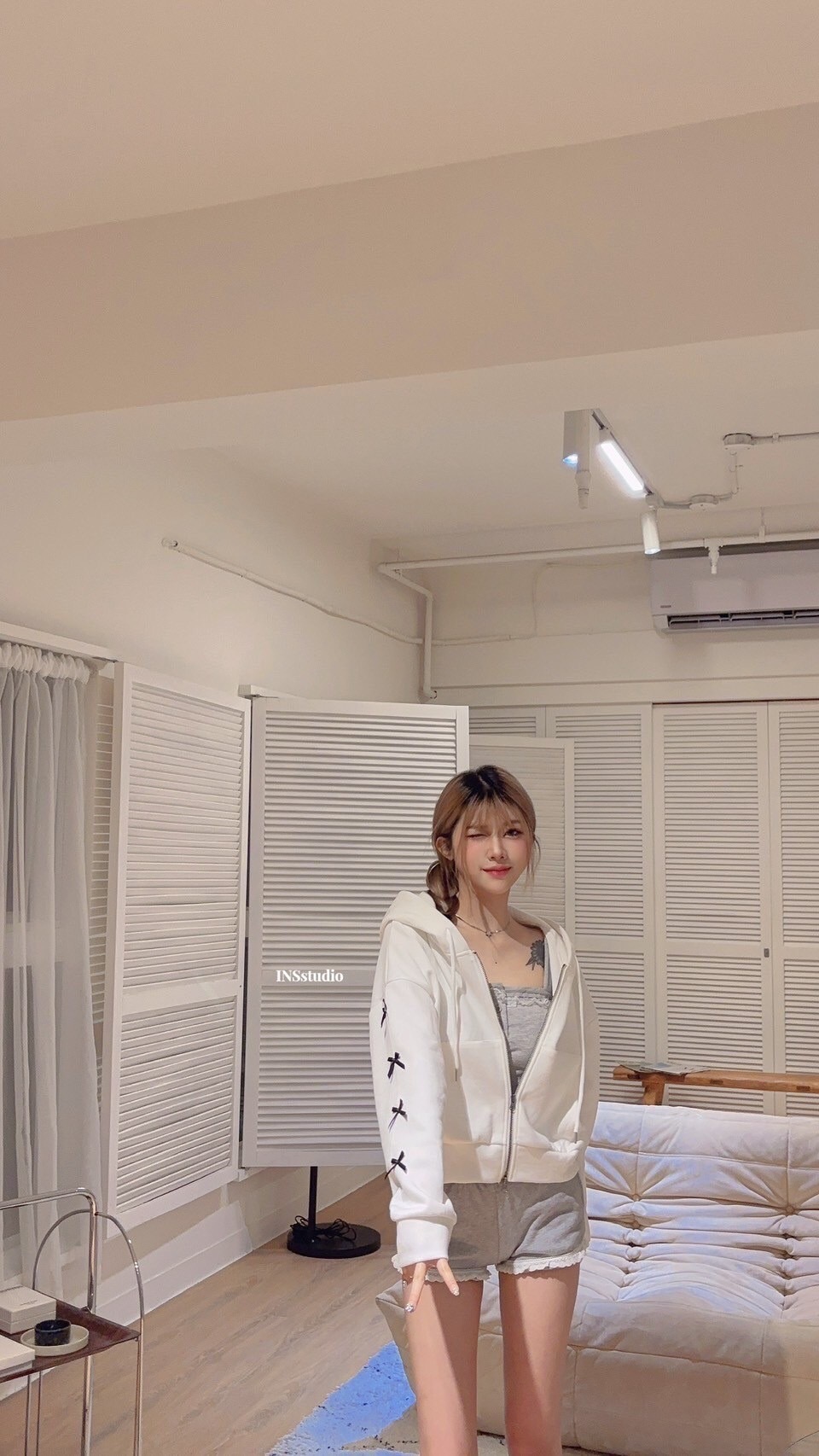 7017【韓女氛圍】小众设计蝴蝶结袖连帽插兜拉链外套 (2)