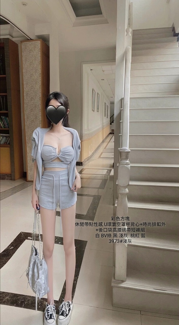 3973休閒帶點性感U環簍空罩杯背心+時尚排釦外+後口袋高腰綁帶短褲組 (4)