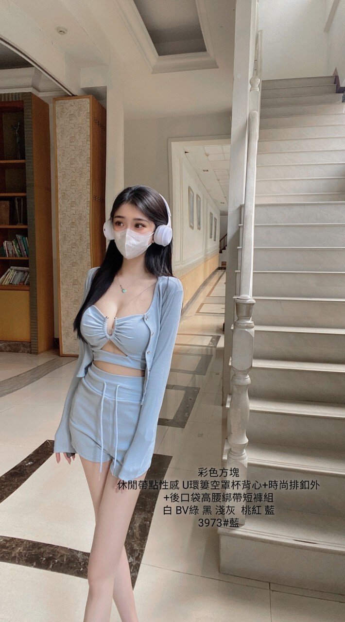 3973休閒帶點性感U環簍空罩杯背心+時尚排釦外+後口袋高腰綁帶短褲組 (2)