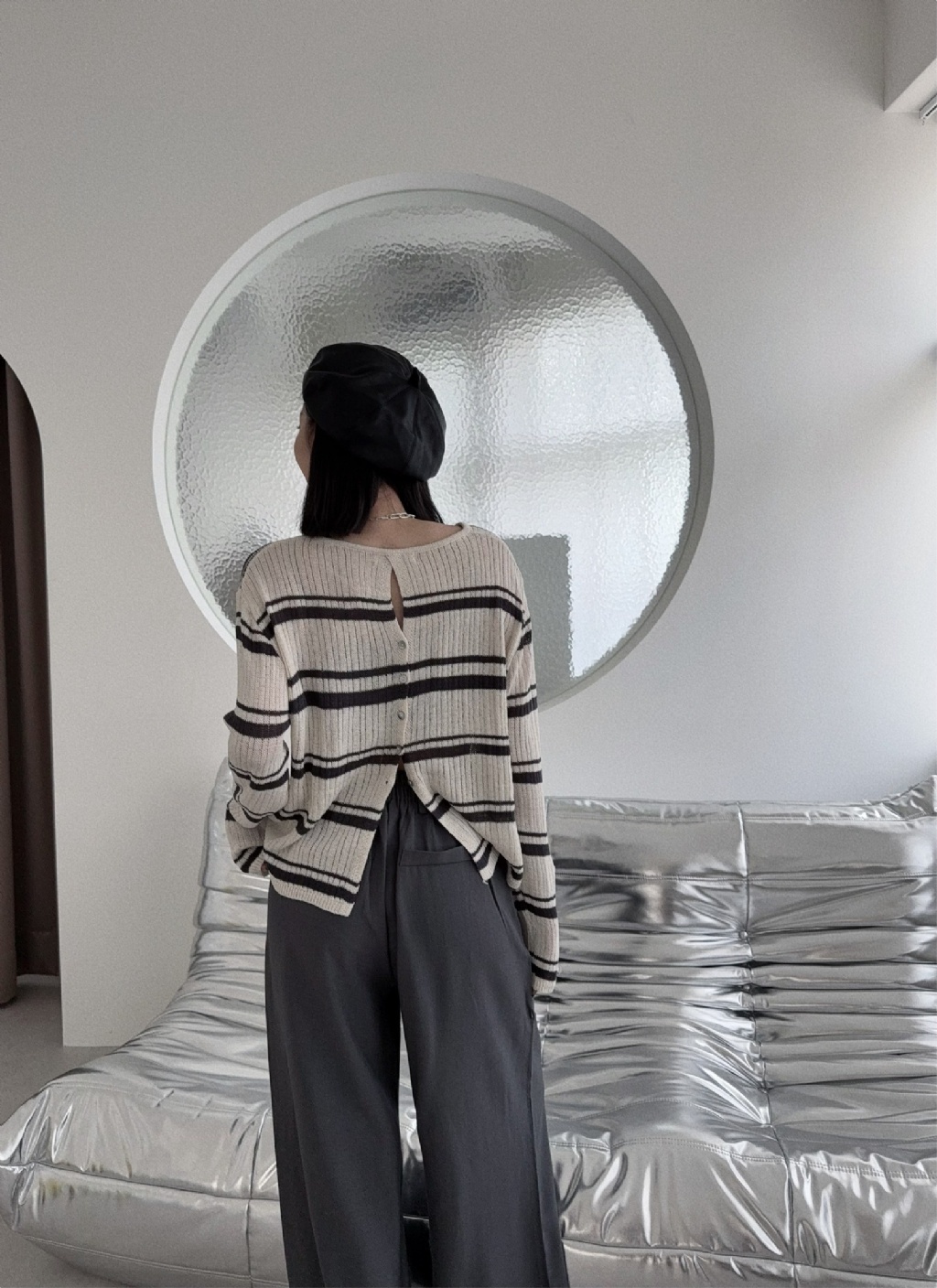 10021249『選品』條紋後排釦開衩針織衫 (4)