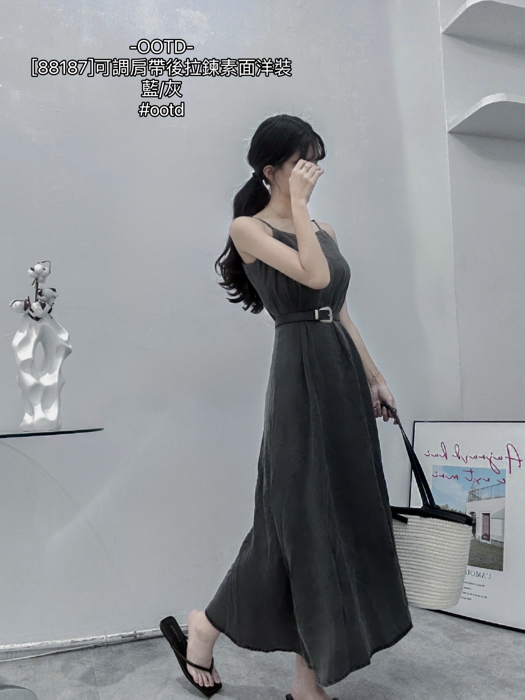 [88187]可調肩帶後拉鍊素面洋裝 (3)