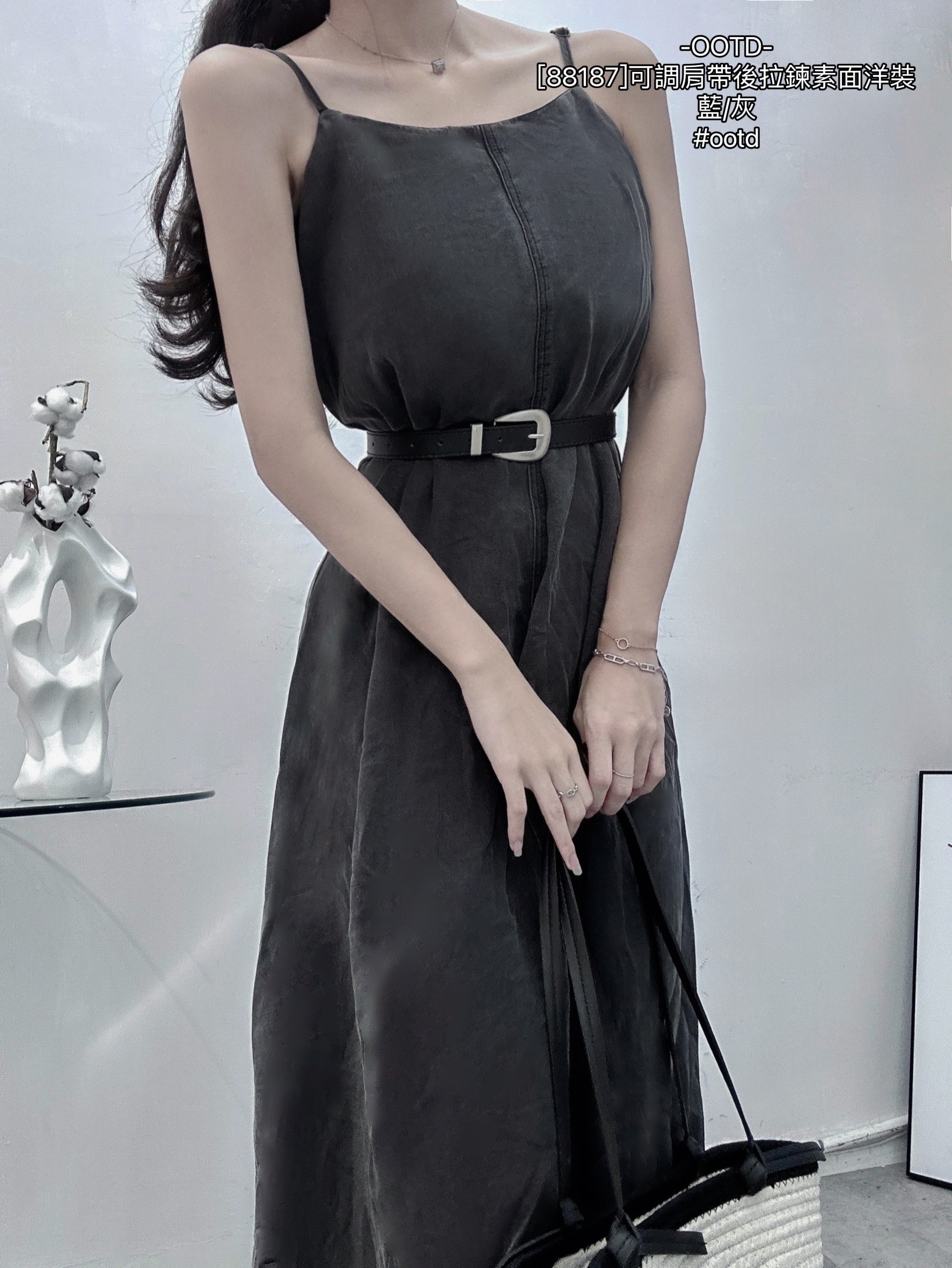 [88187]可調肩帶後拉鍊素面洋裝 (4)