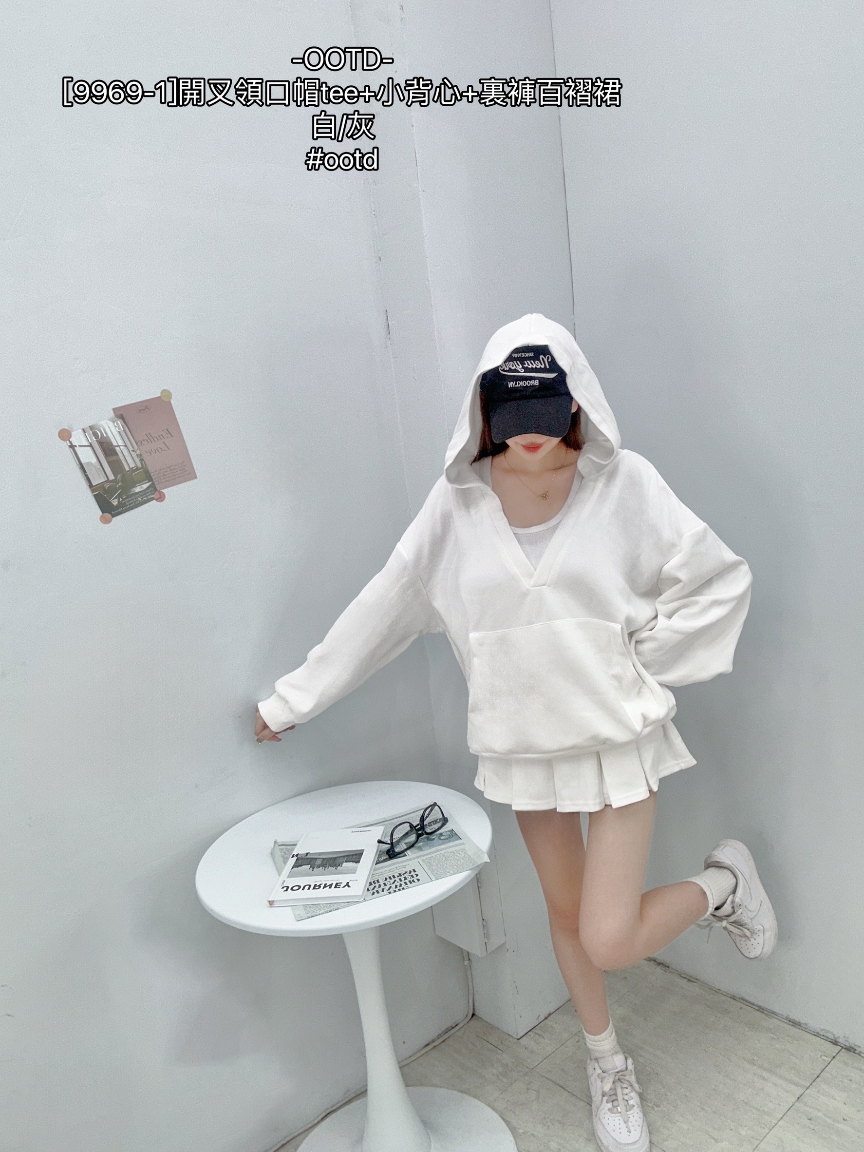 [9969-1]開叉領口帽tee+小背心+裏褲百褶裙 (2)