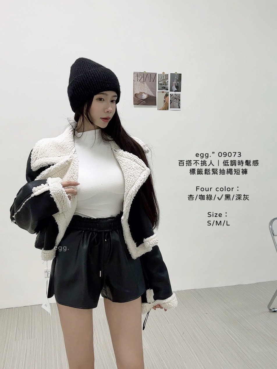 09073百搭不挑人｜低調時髦感標籤鬆緊抽繩短褲 (7)