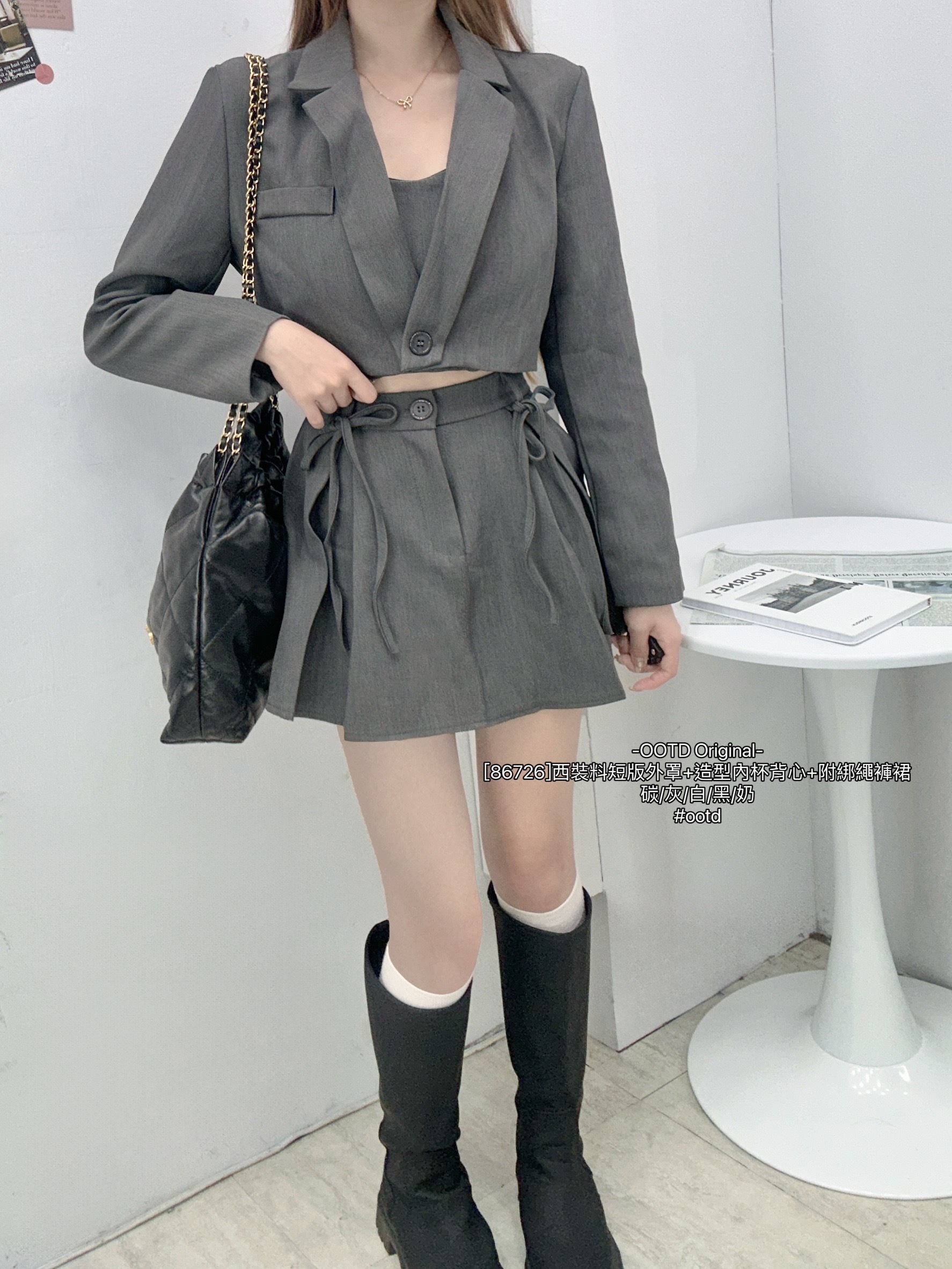 [86726]西裝料短版外罩+造型內杯背心+附綁繩褲裙 (8)