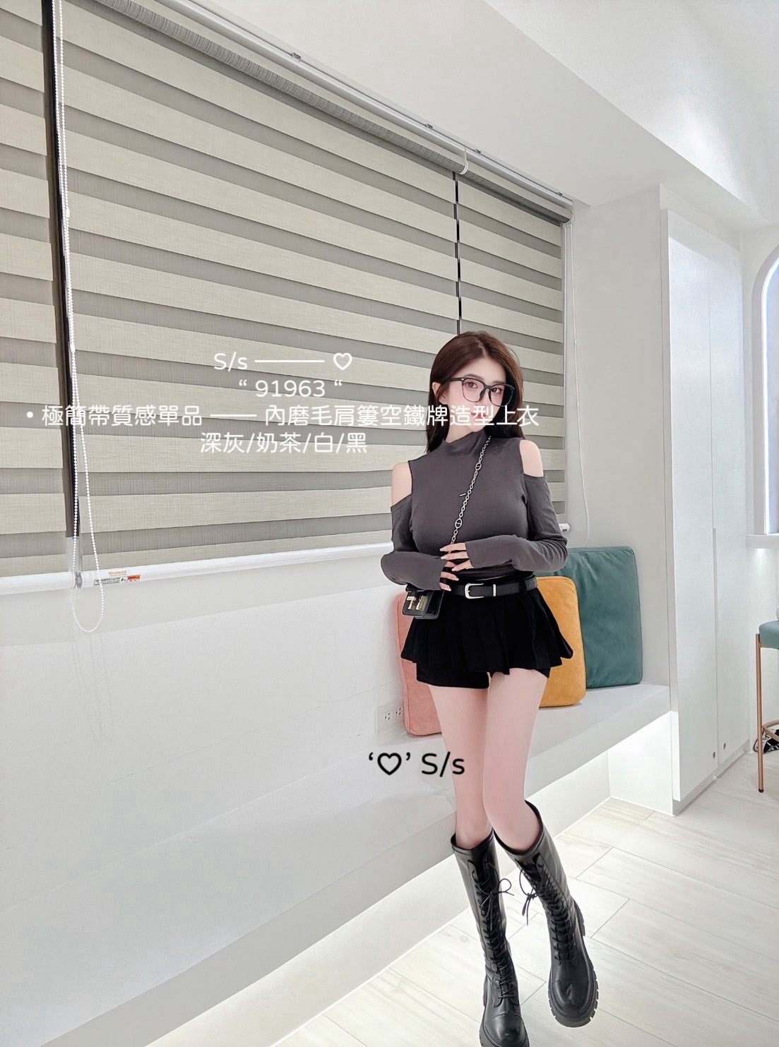 91963極簡帶質感單品內磨毛肩簍空鐵牌造型上衣 (6)