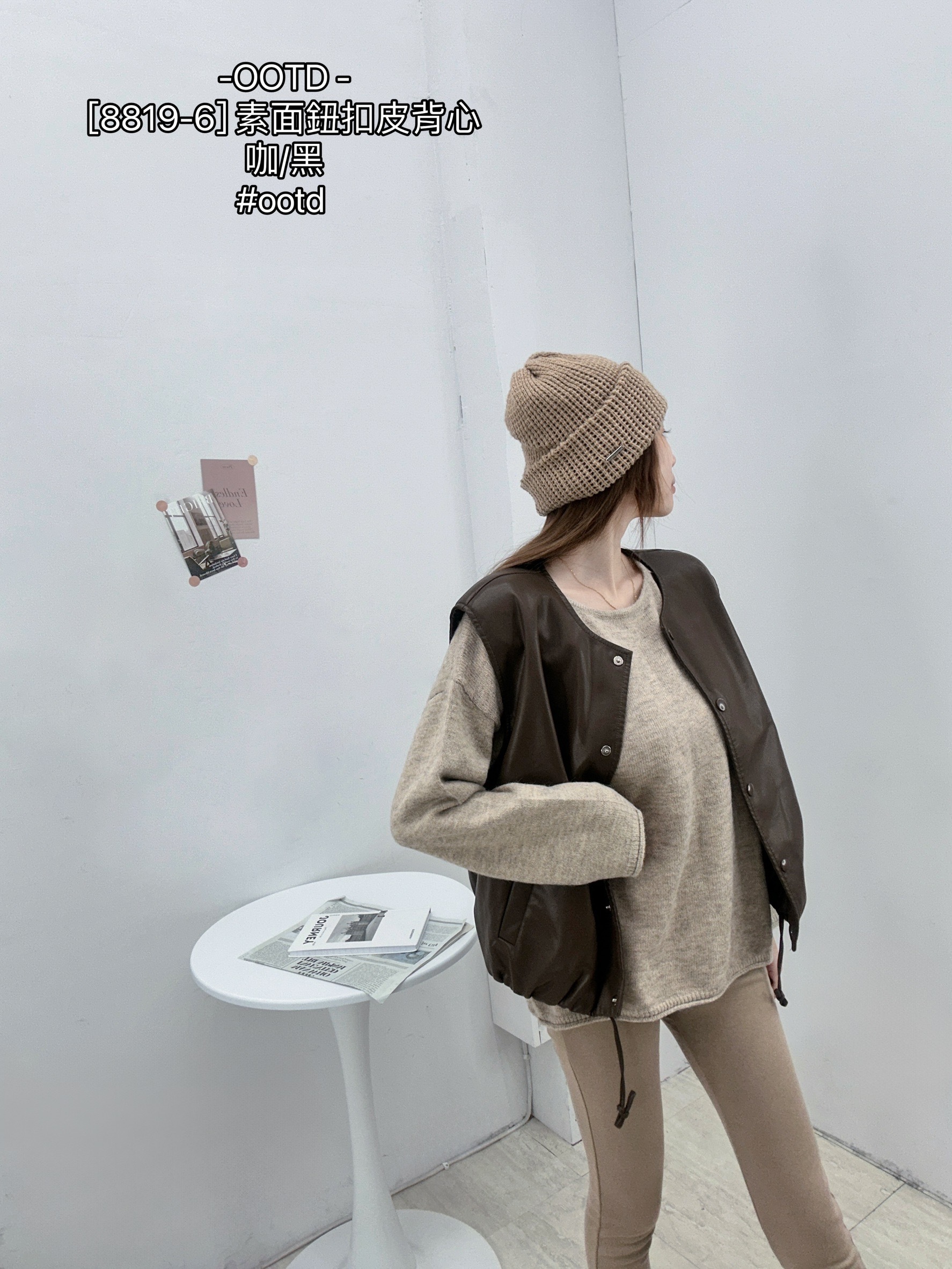 [8819-6] 素面鈕扣皮背心 (2)