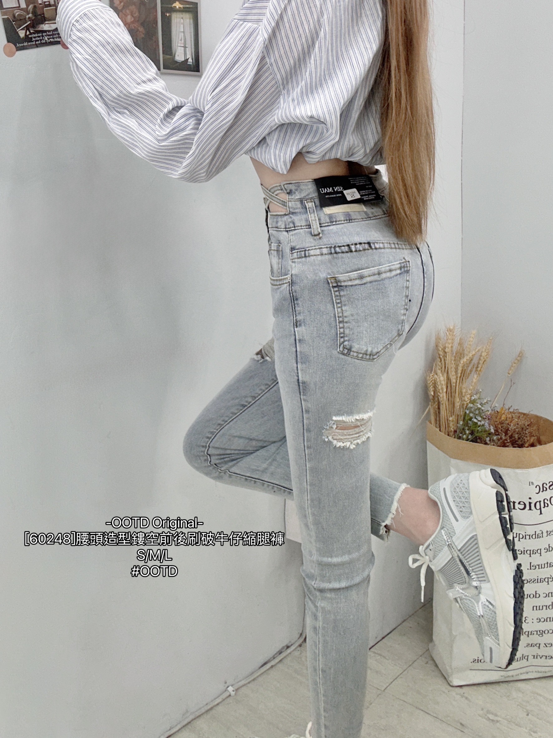 [60248]腰頭造型鏤空前後刷破牛仔縮腿褲 (4)