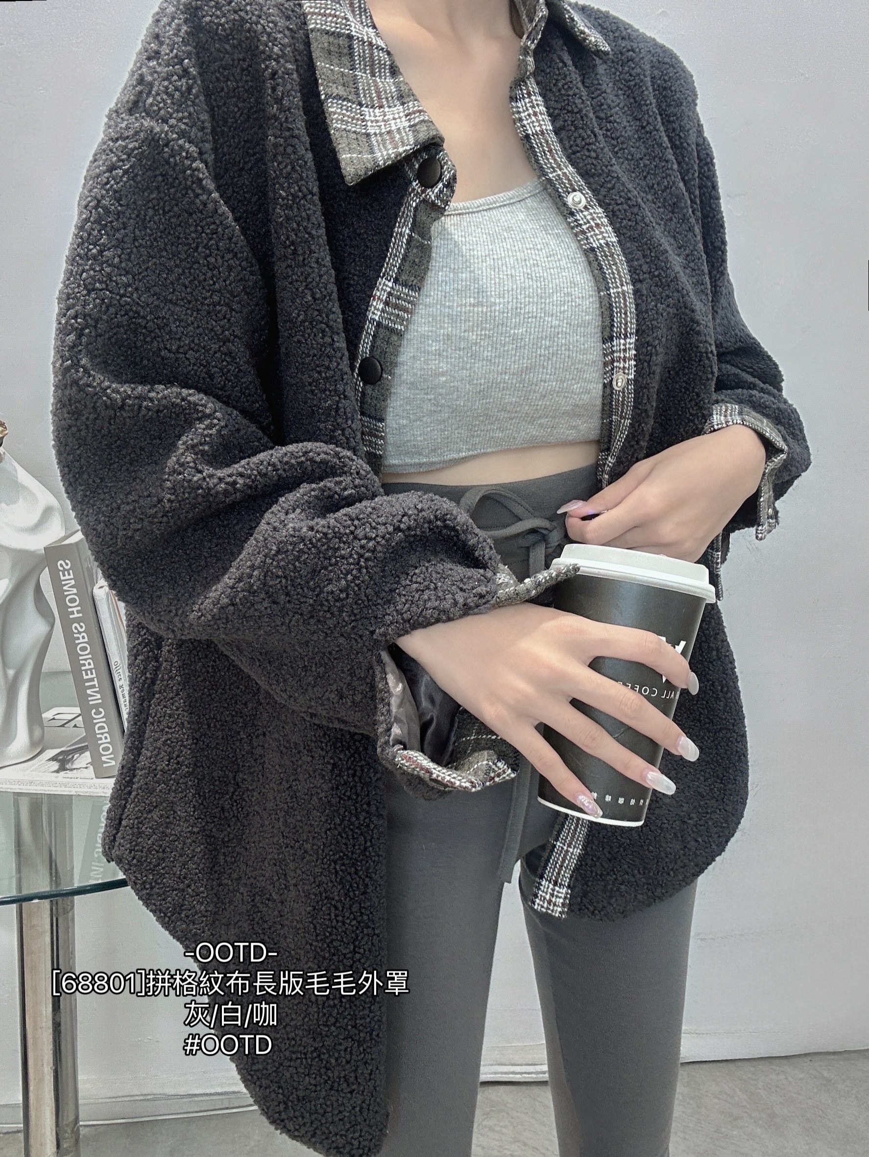 [68801]拼格紋布長版毛毛外罩 (5)