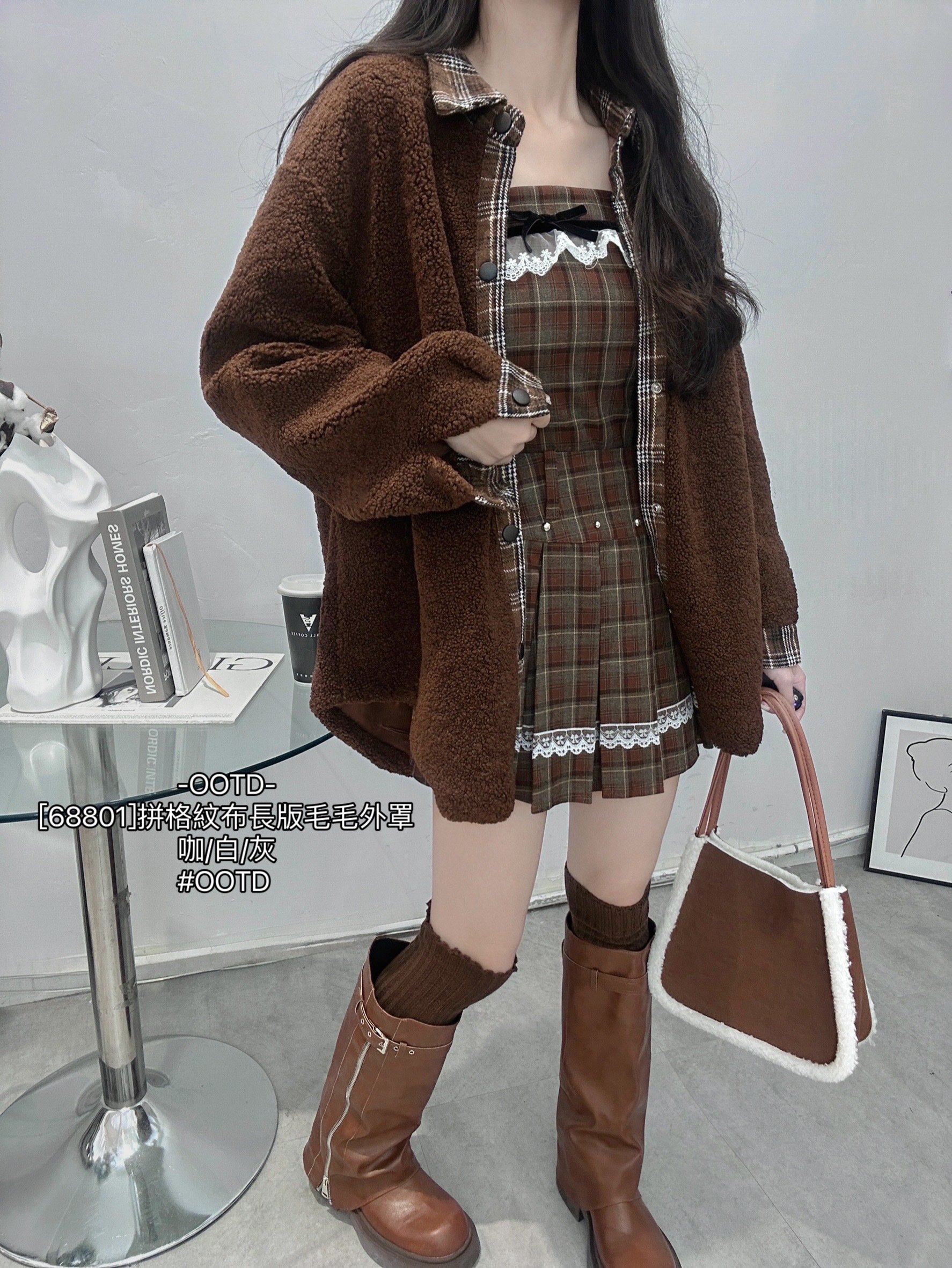 [68801]拼格紋布長版毛毛外罩 (3)