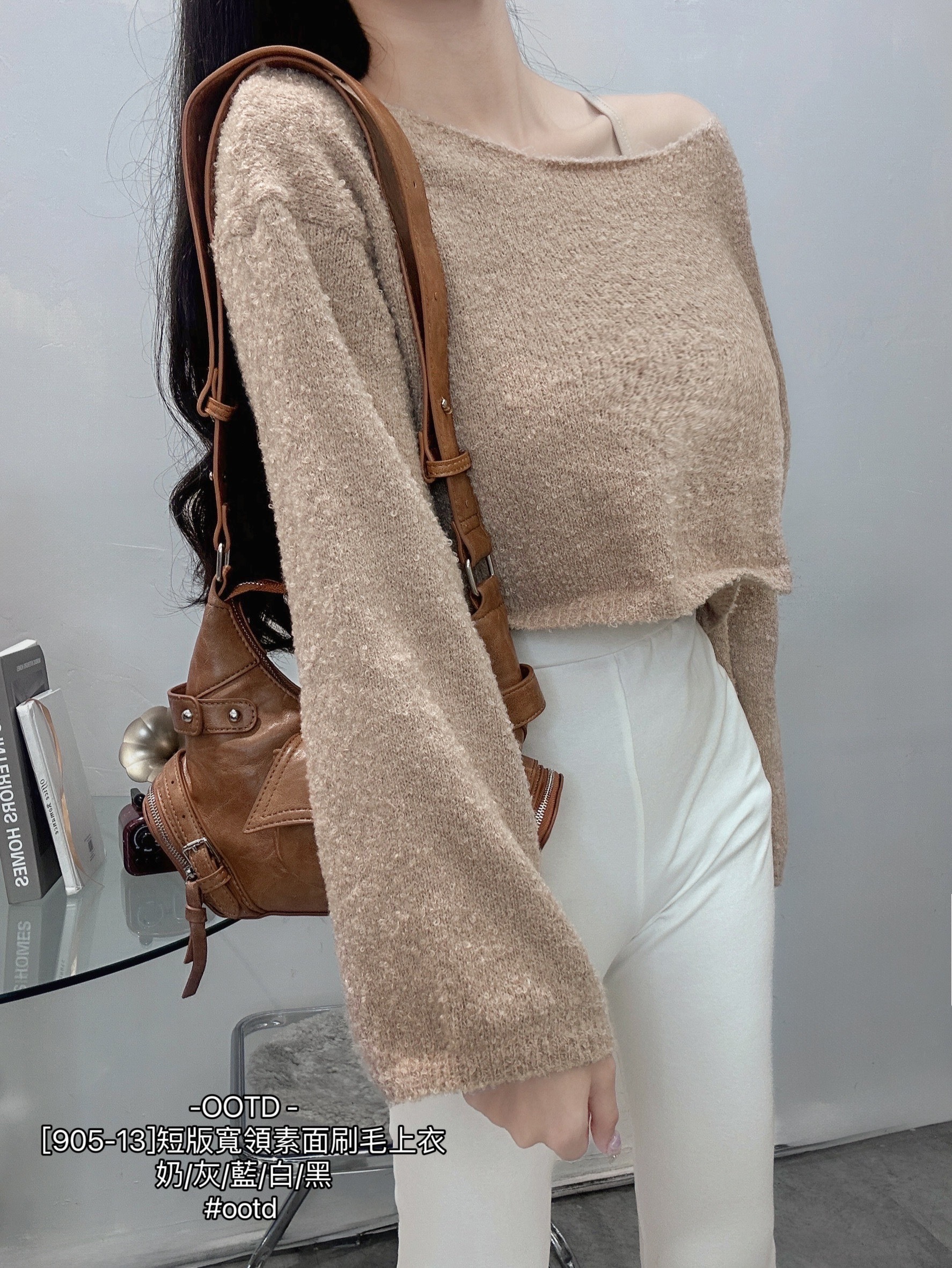 [905-13]短版寬領素面刷毛上衣 (8)