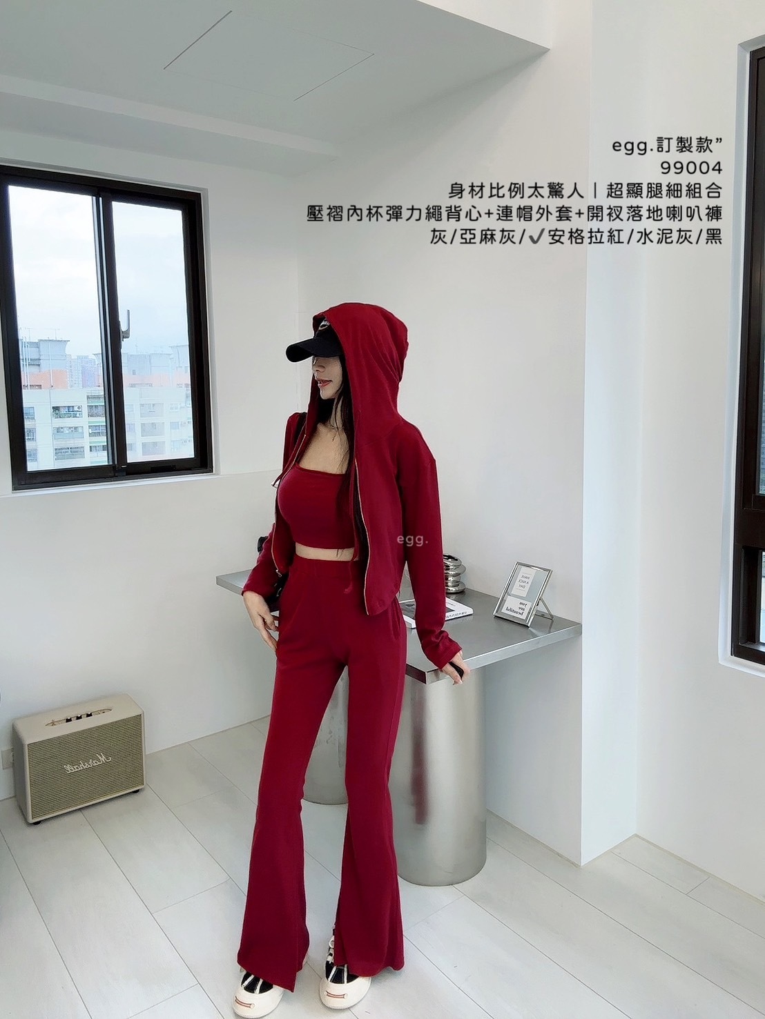 99004身材比例太驚人｜超顯腿細組合壓褶內杯彈力繩背心+連帽外套+開衩落地喇叭褲 (6)