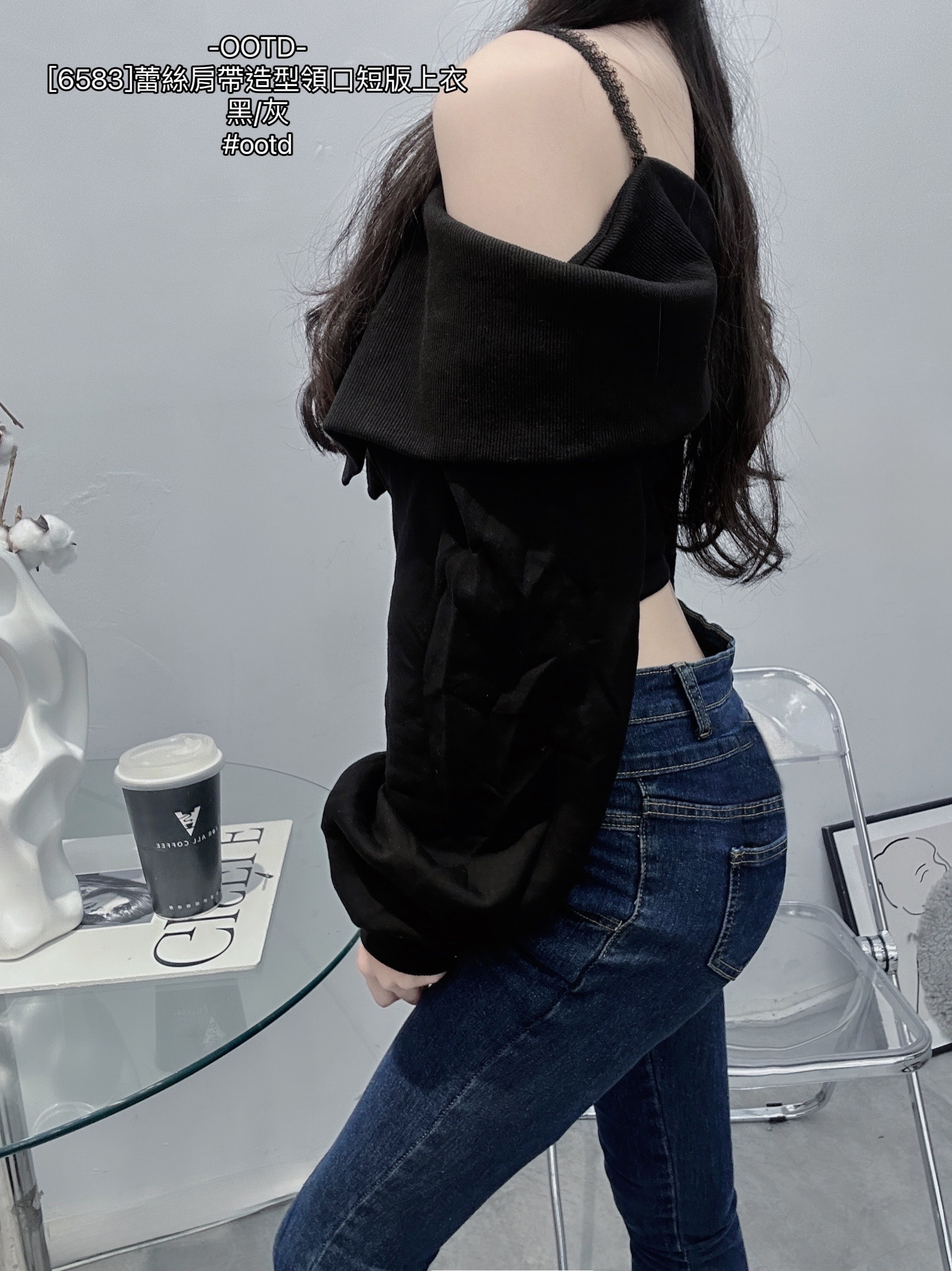 [6583]蕾絲肩帶造型領口短版上衣 (4)