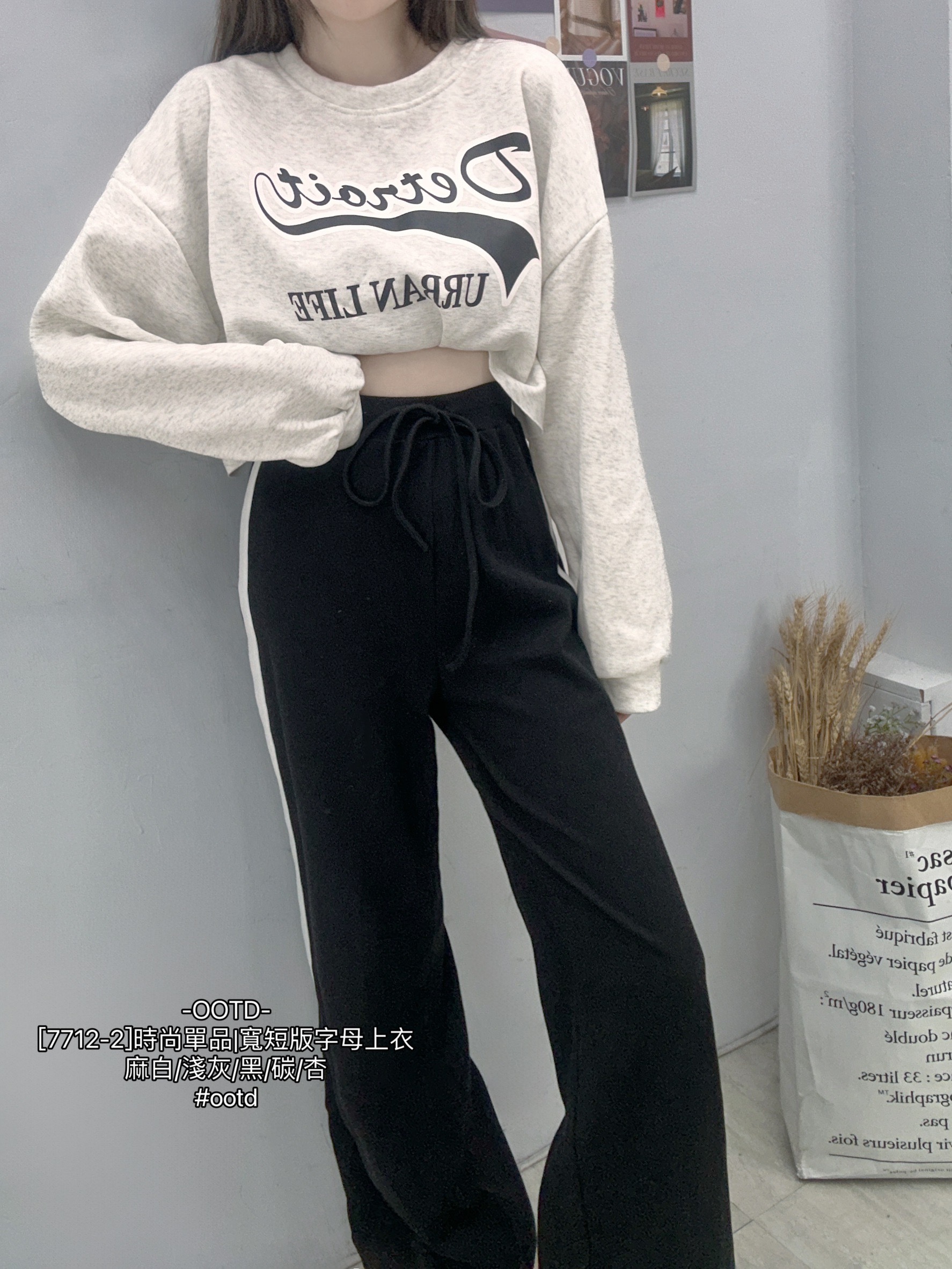 [7712-2]時尚單品寬短版字母上衣