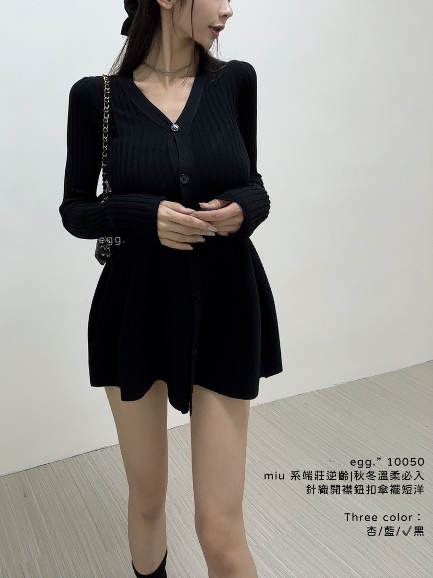 10050miu 系端莊逆齡秋冬溫柔必入針織開襟鈕扣傘襬短洋 (6)