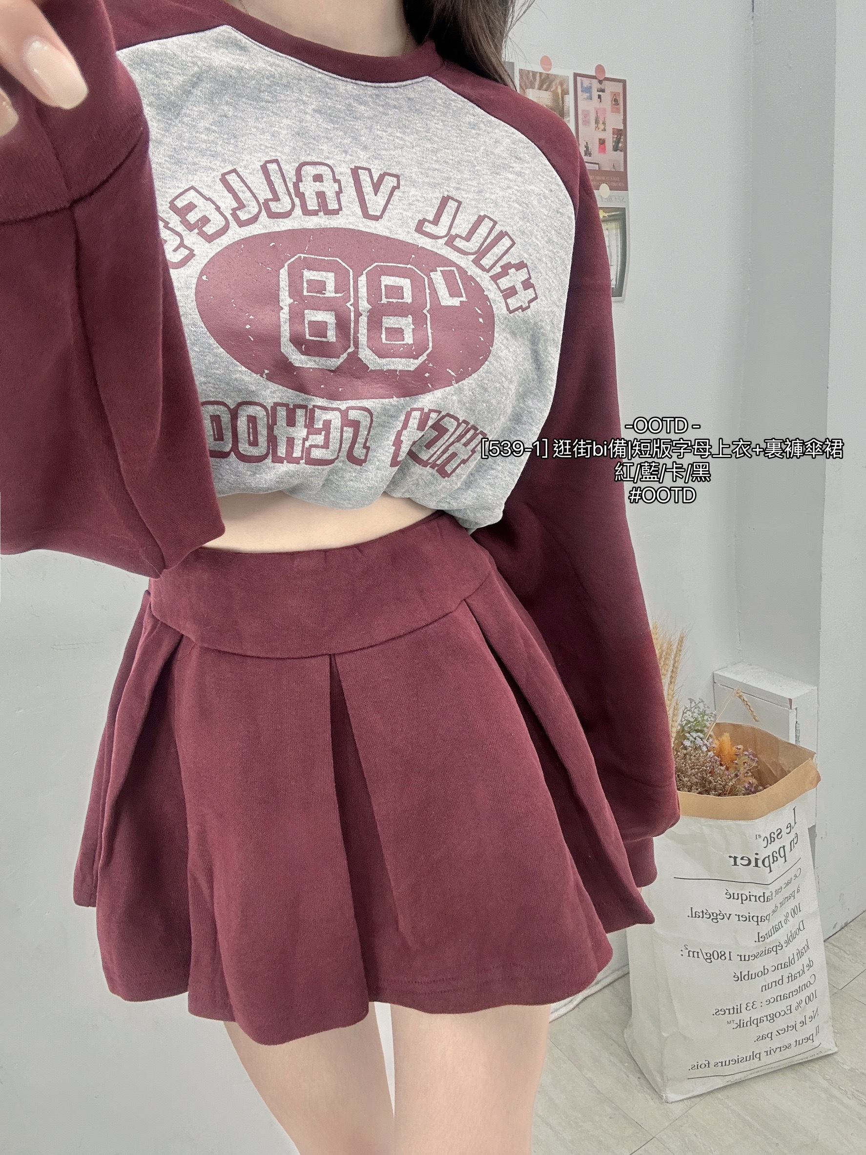 [539-1] 逛街bi備短版字母上衣+裏褲傘裙 (8)