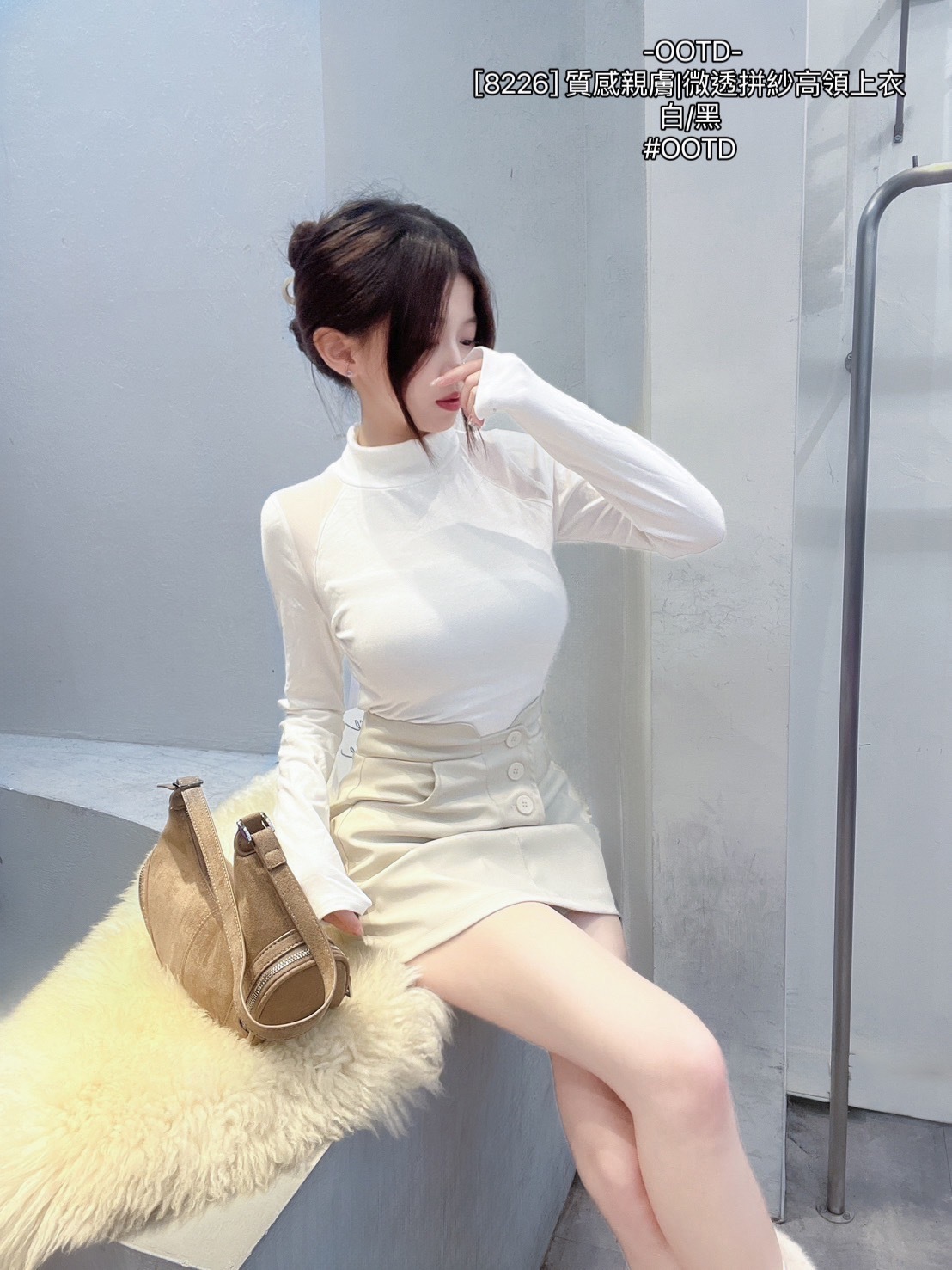 [8226] 質感親膚微透拼紗高領上衣 (2)