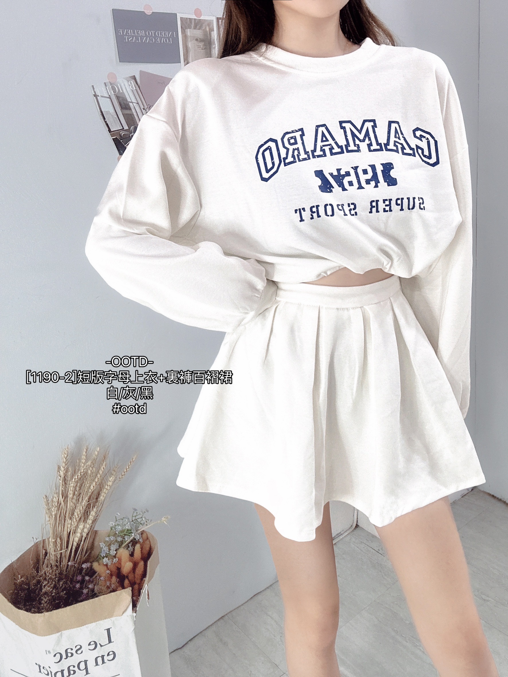 [1190-2]短版字母上衣+裏褲百褶裙
