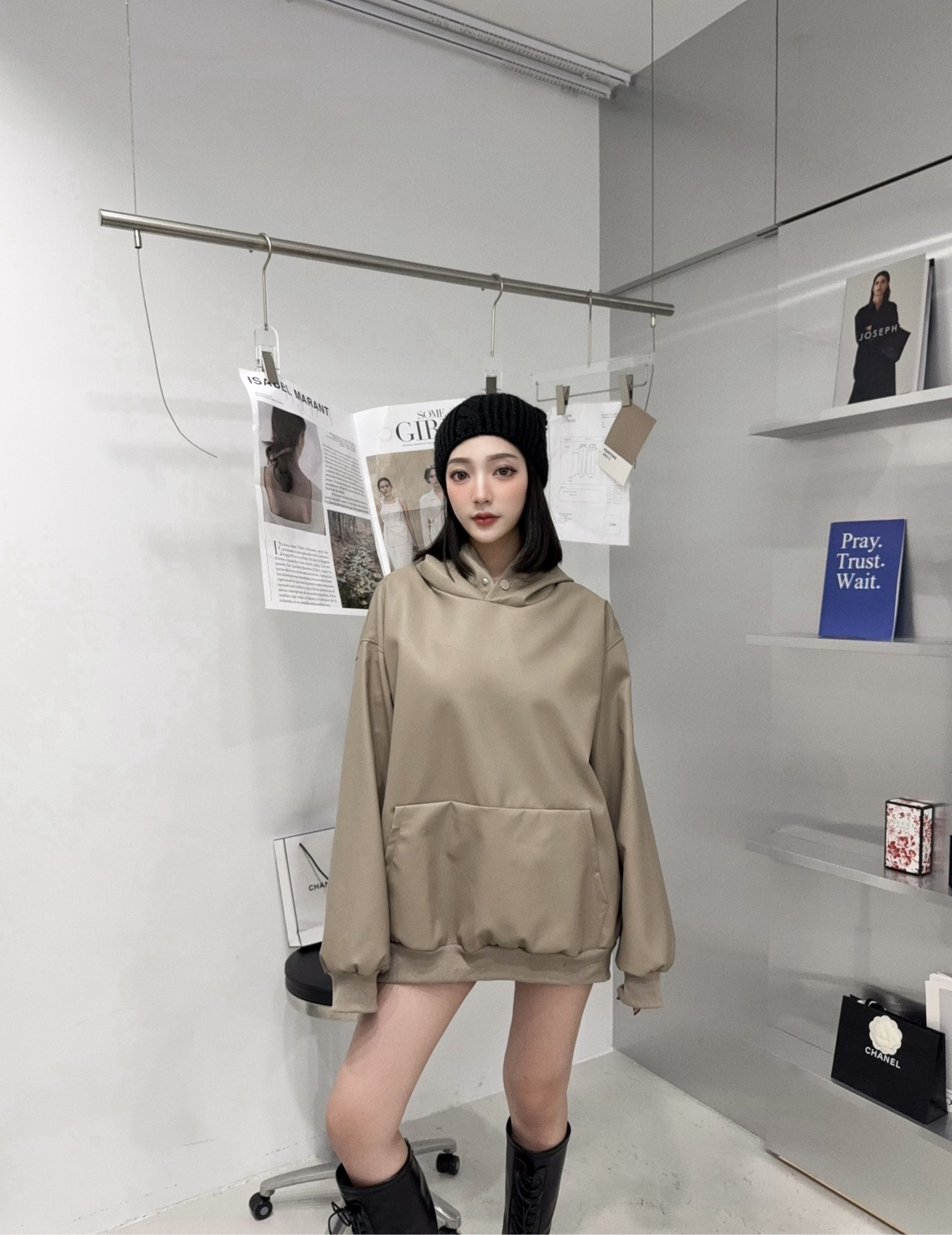 1211067『選品』韓版高質感霧面皮革帽T