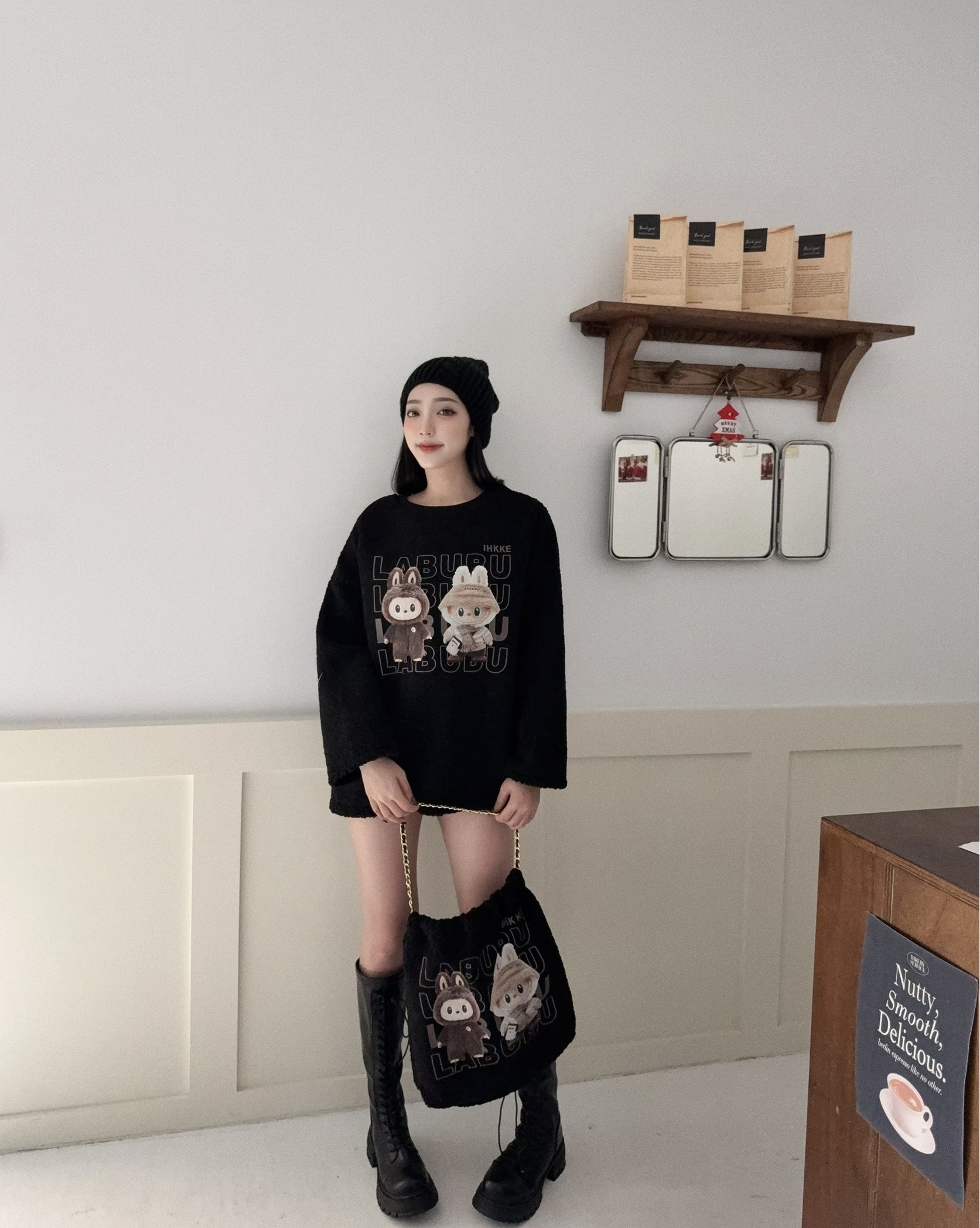 12115030『選品』可愛爆擊✨毛茸Labubu大學T+包包 (4)