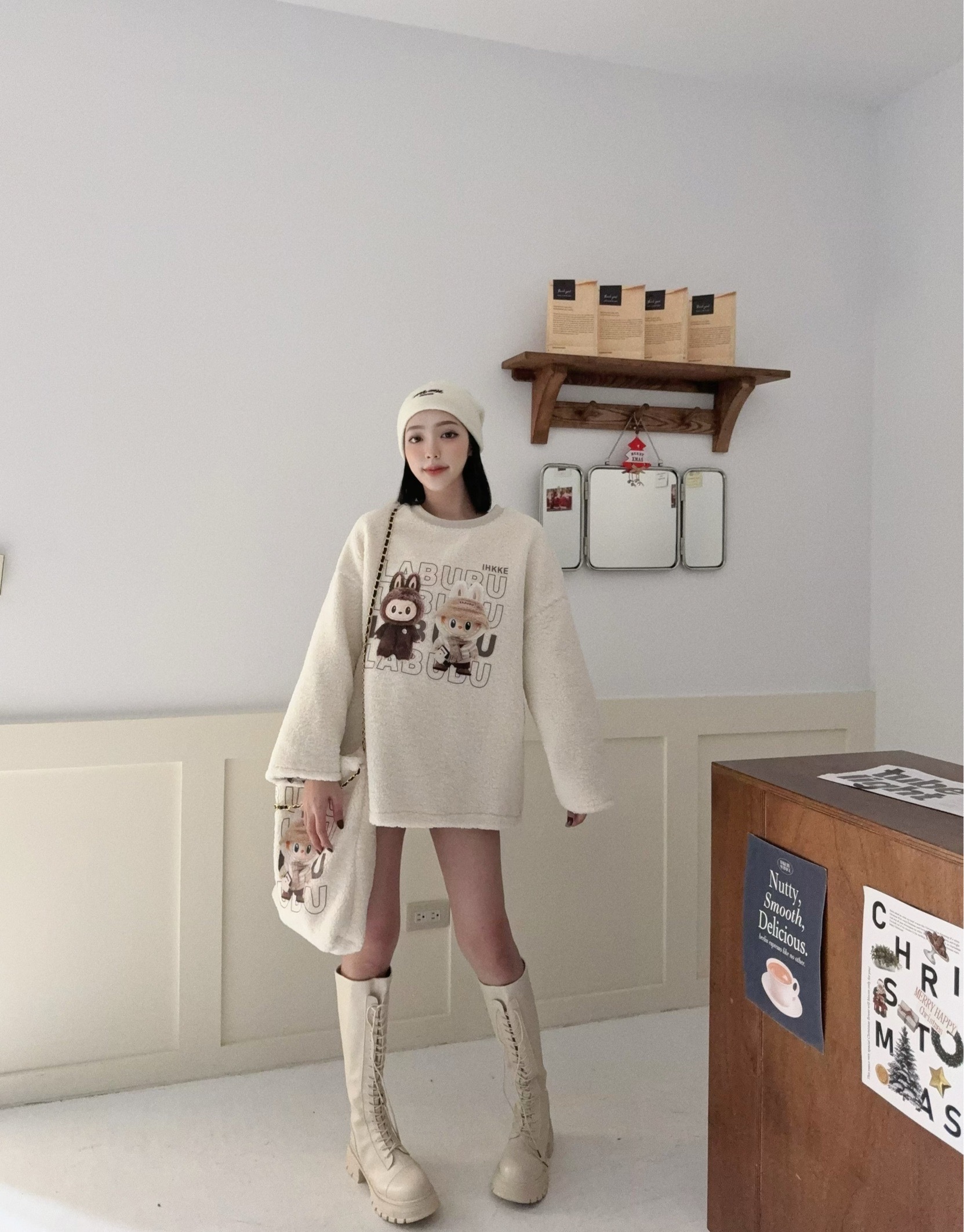 12115030『選品』可愛爆擊✨毛茸Labubu大學T+包包 (2)