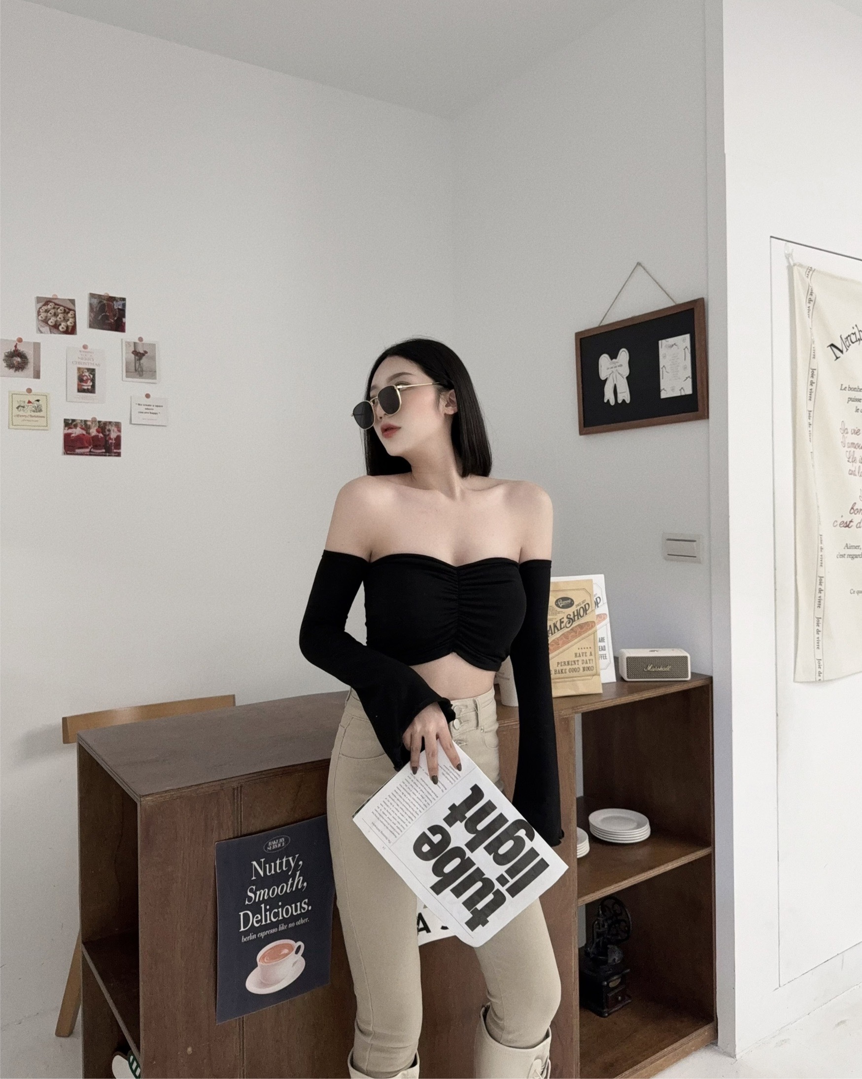 12110067『訂製款』甜辣系抓皺短版一字上衣 (4)