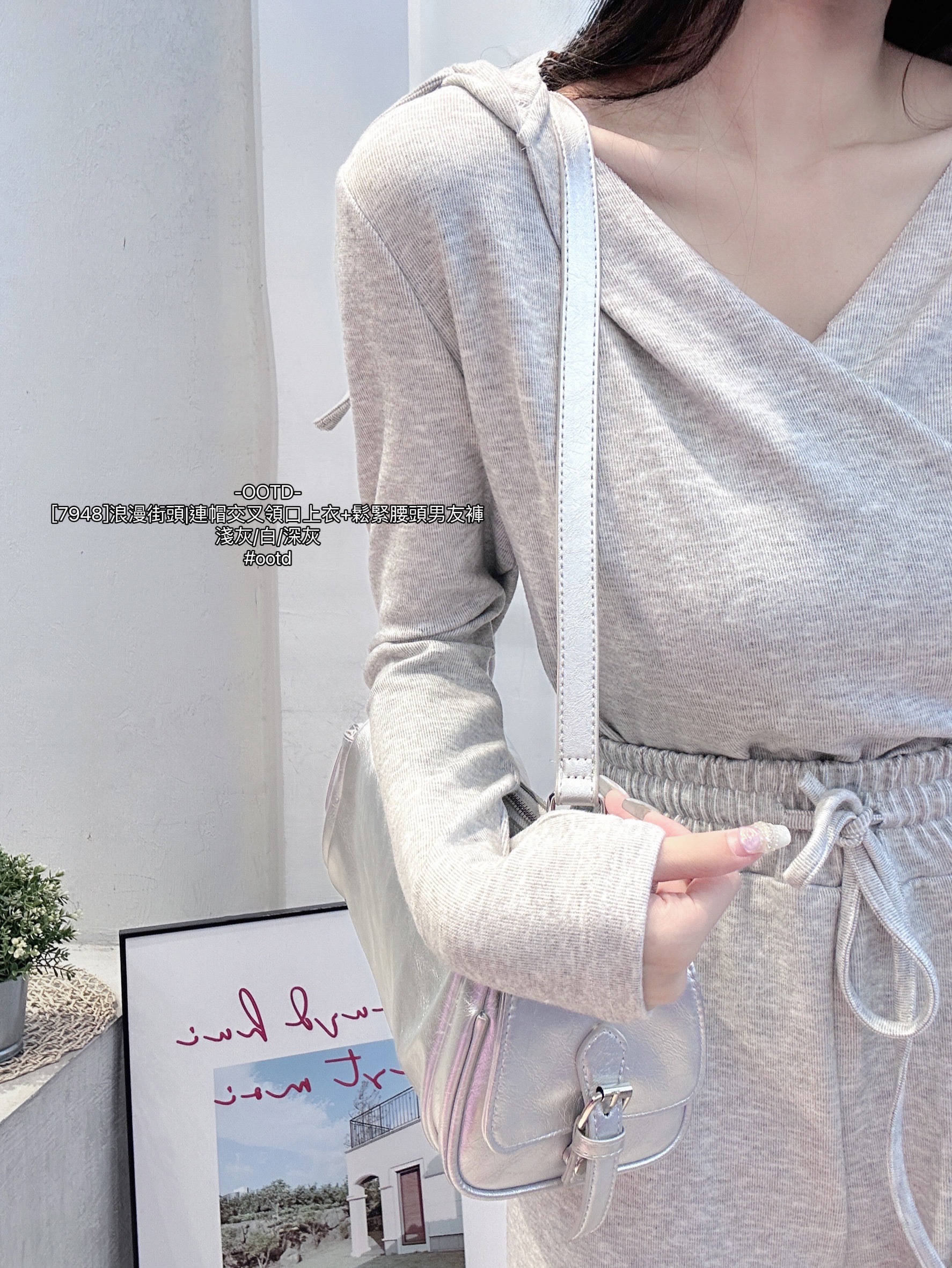 [7948]浪漫街頭連帽交叉領口上衣+鬆緊腰頭男友褲 (6)