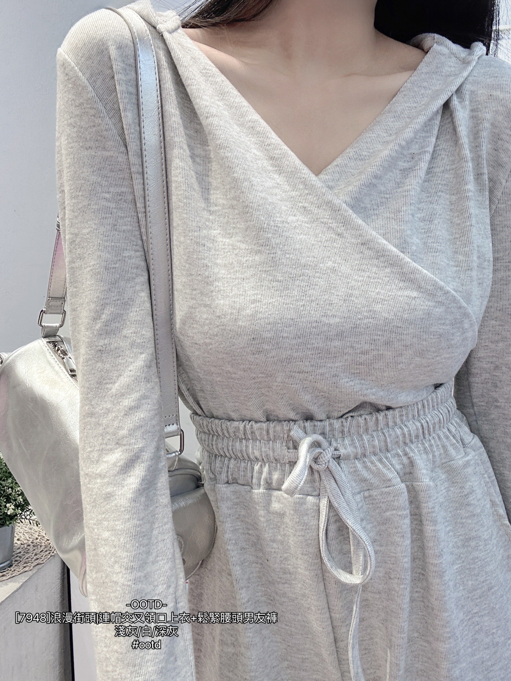 [7948]浪漫街頭連帽交叉領口上衣+鬆緊腰頭男友褲 (4)