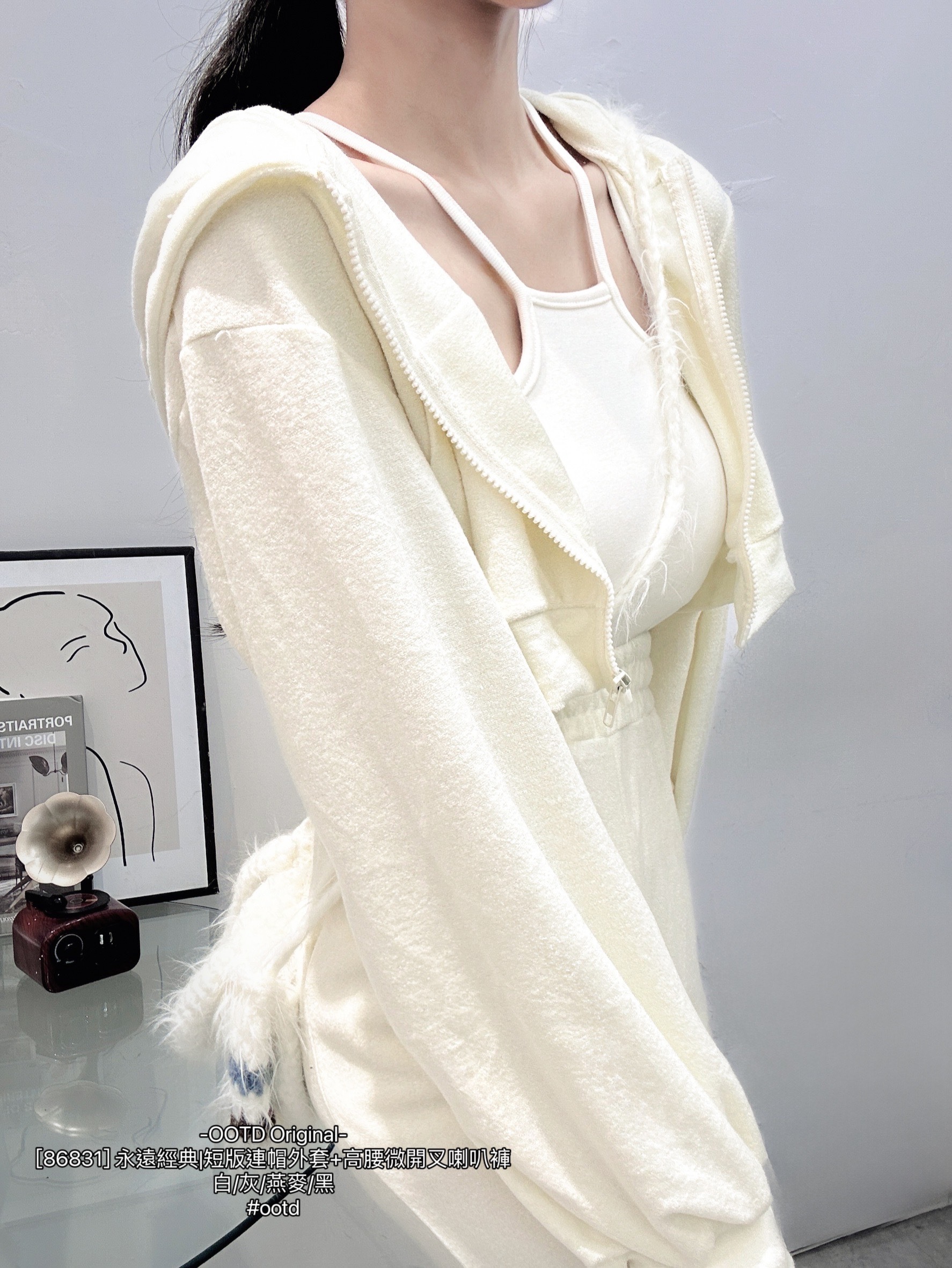 [86831] 永遠經典短版連帽外套+高腰微開叉喇叭褲