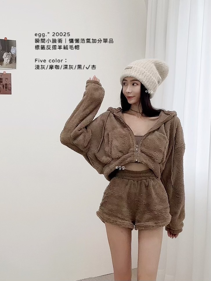 20025瞬間小臉術｜慵懶范氣加分單品標籤反摺羊絨毛帽 (6)