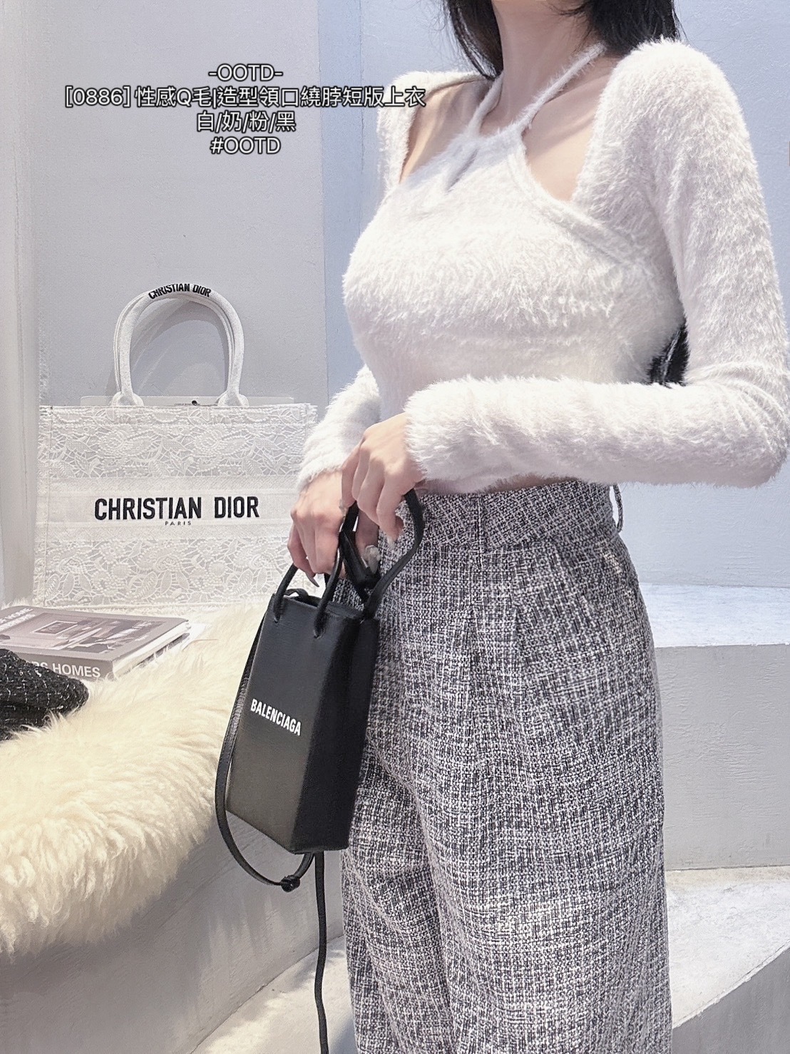 [0886] 性感Q毛造型領口繞脖短版上衣