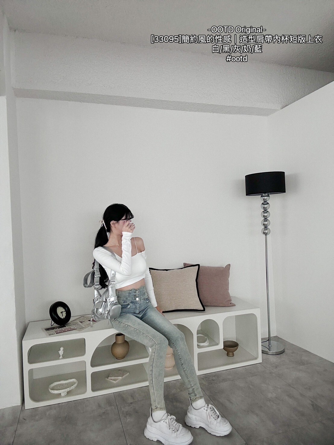 [33095]簡約風的性感｜造型肩帶內杯短版上衣 (2)