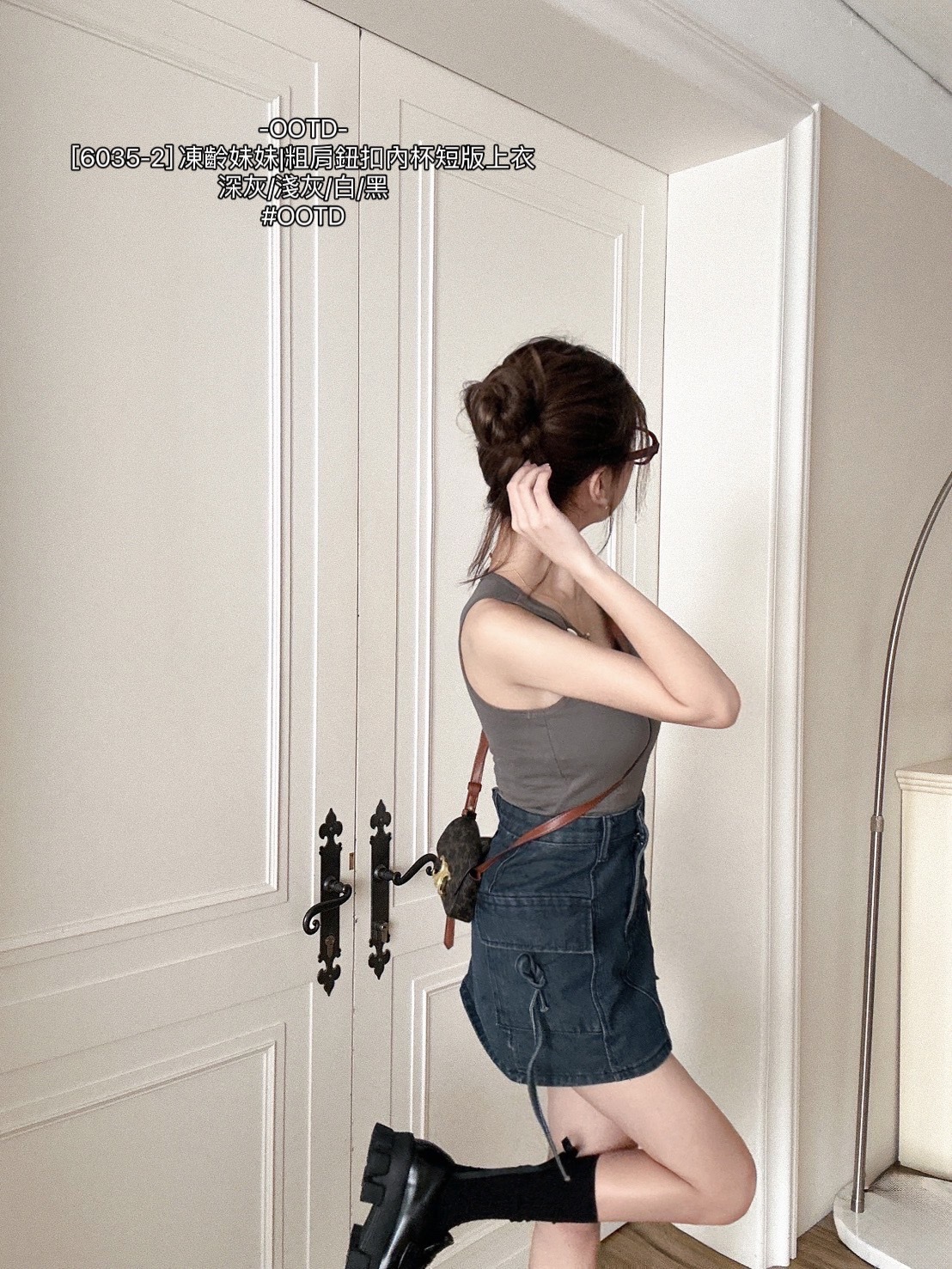 [6035-2] 凍齡妹妹粗肩鈕扣內杯短版上衣 (6)