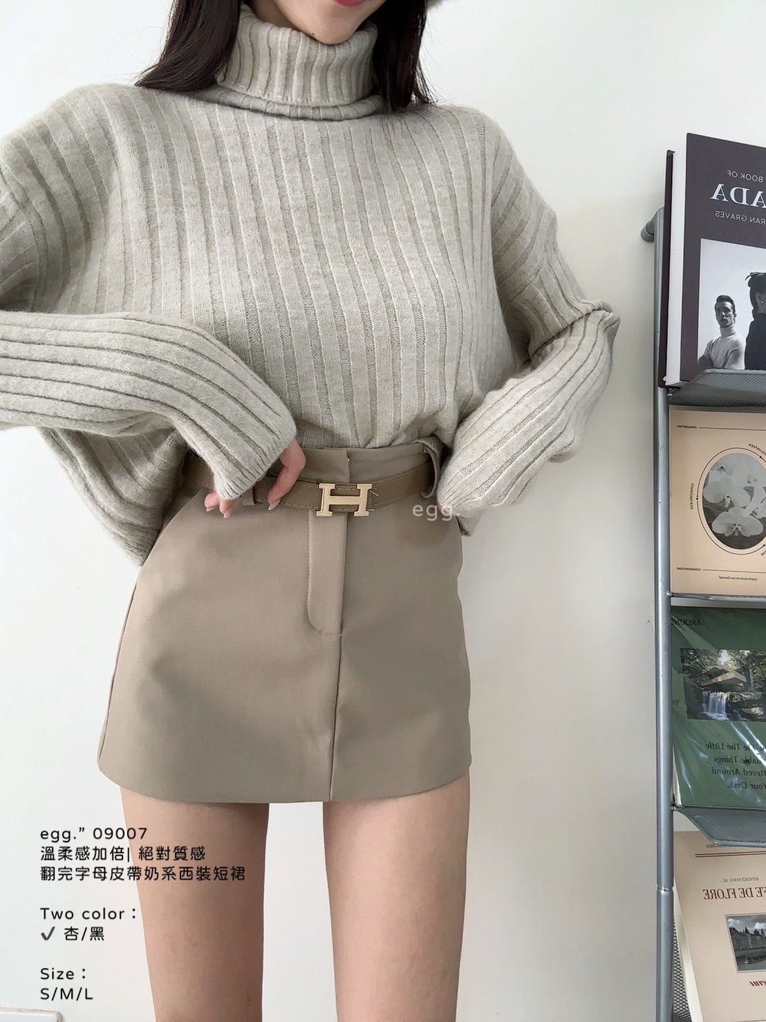 09007溫柔感加倍 絕對質感翻完字母皮帶奶系西裝短裙