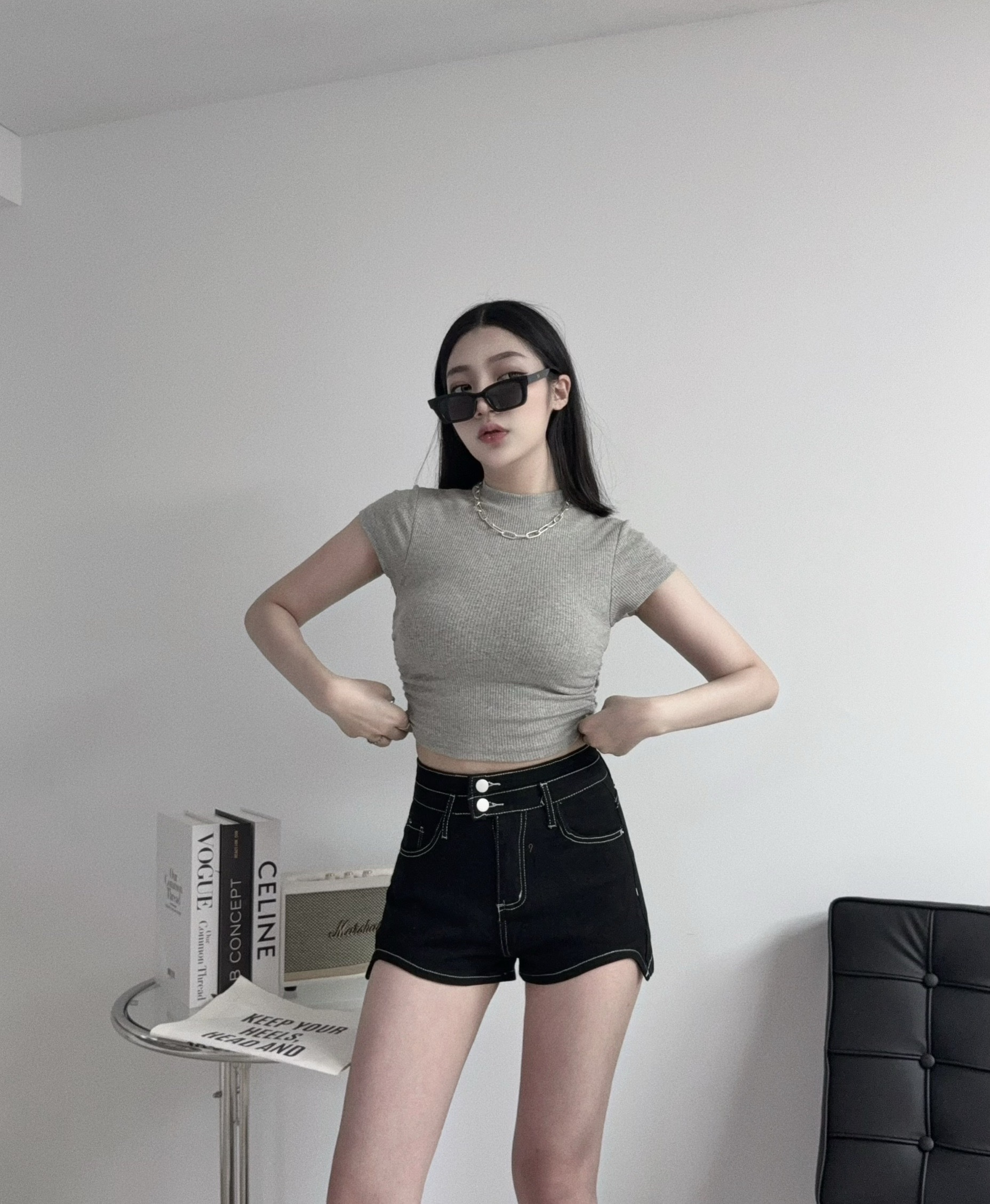 1037『訂製款』半高領側抓皺短版上衣 (3)