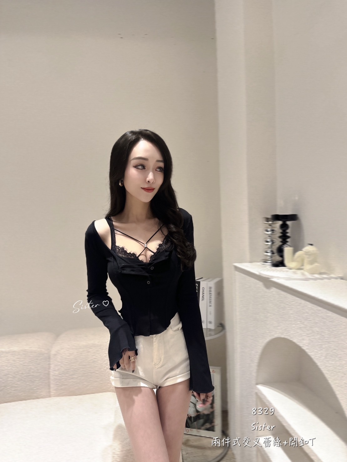 8239 兩件交叉蕾絲+開扣T