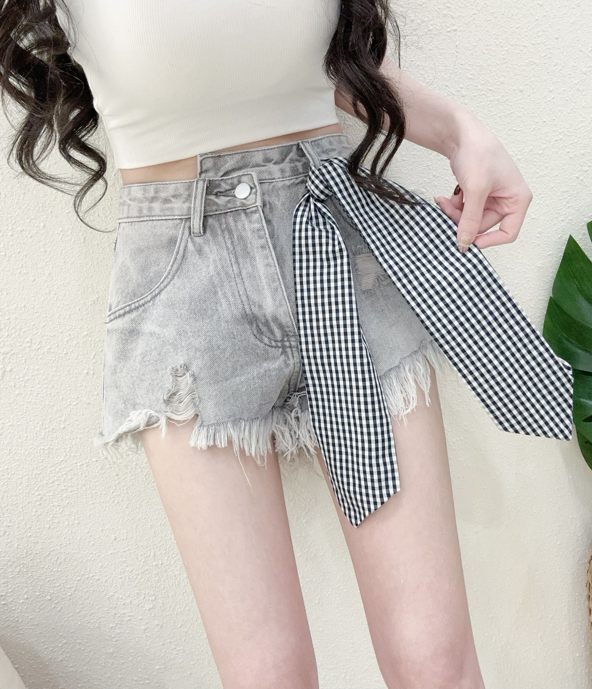 2562修身細格綁帶不對稱鬚鬚短褲