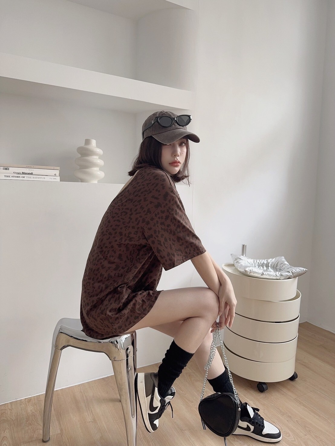 598-1 休閒豹紋後美背T