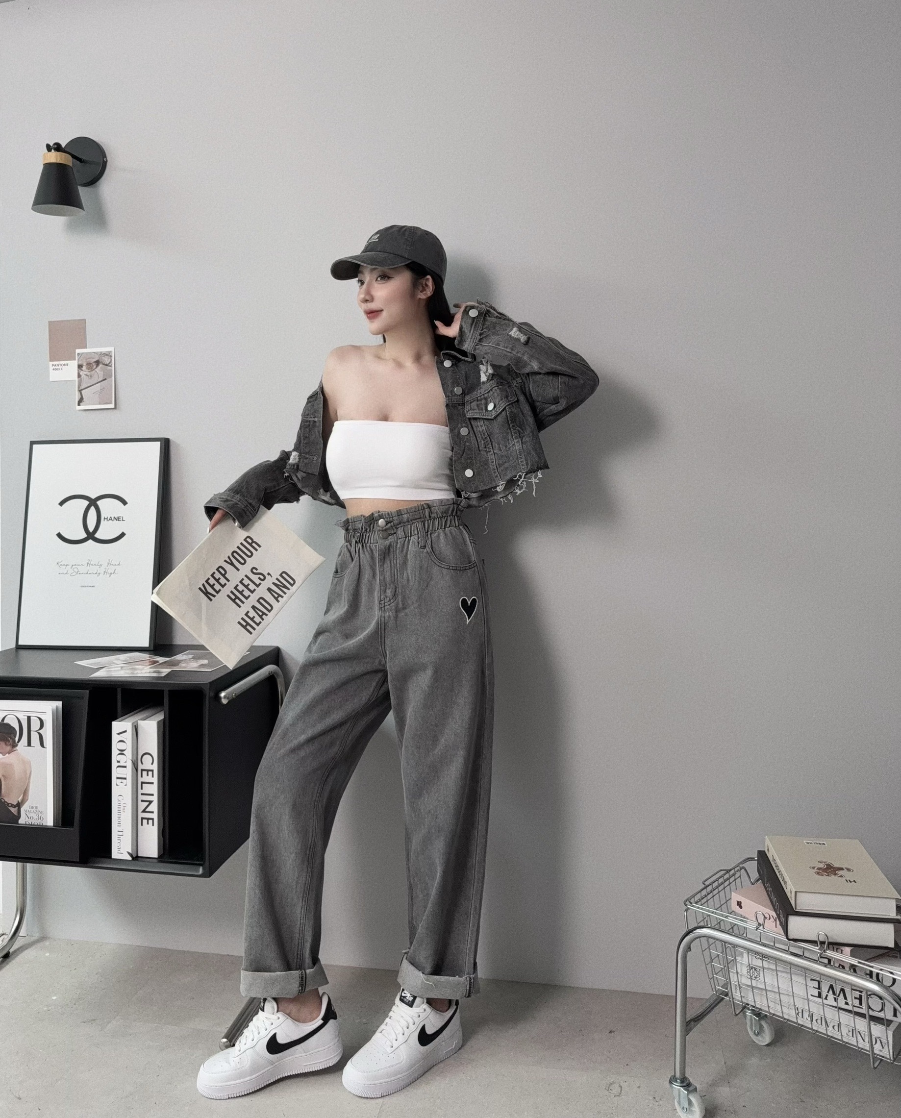 10632『選品』高腰花苞愛心刺繡水洗牛仔褲