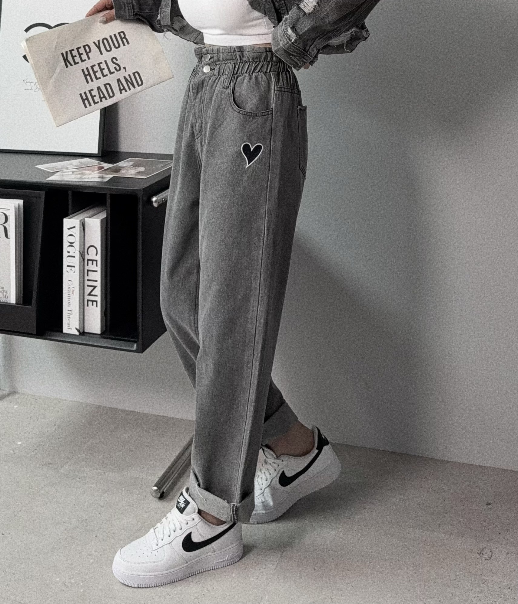 10632『選品』高腰花苞愛心刺繡水洗牛仔褲 (2)