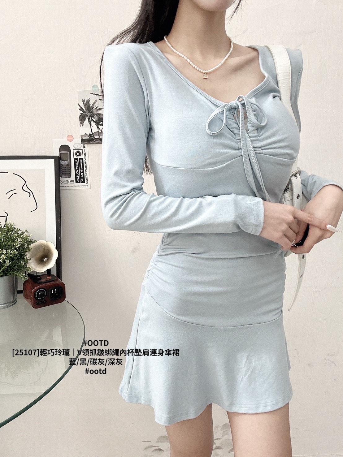 [25107]輕巧玲瓏｜V領抓皺綁繩內杯墊肩連身傘裙 (2)