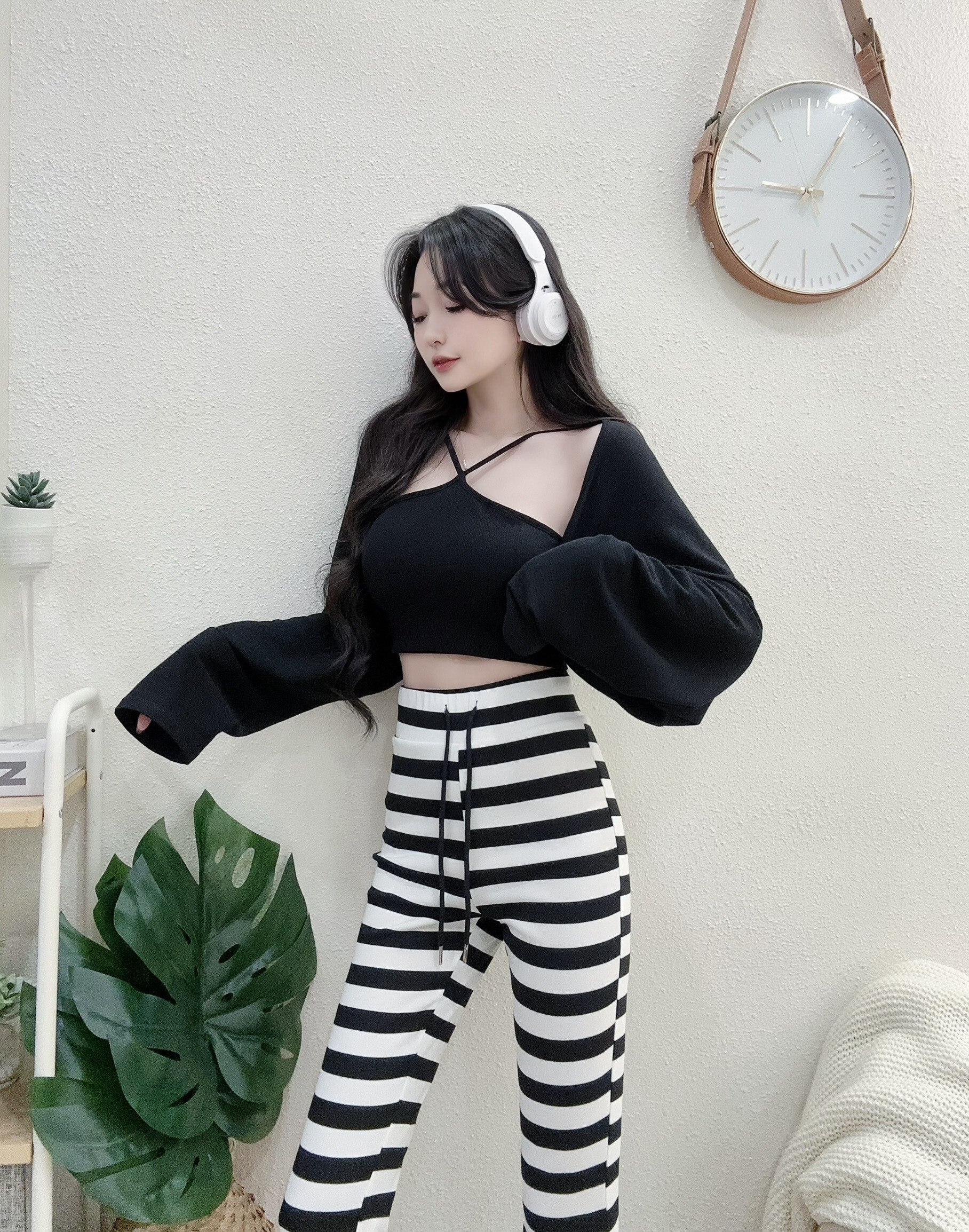 7056好身材V肩罩杯背心+罩衫set