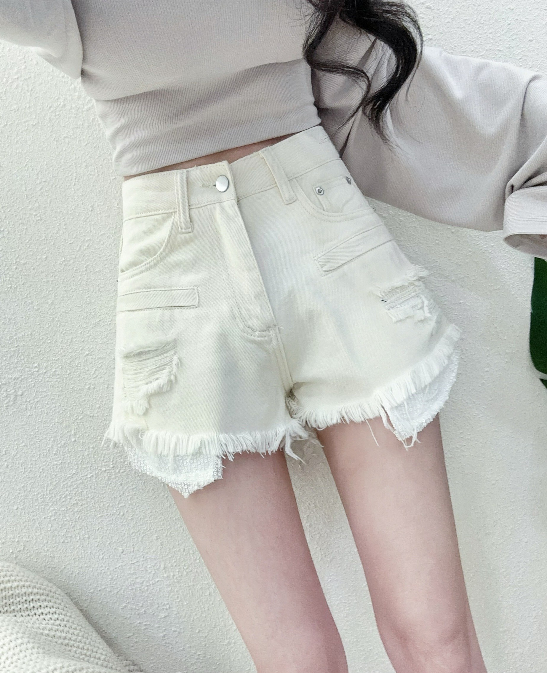 2566造型口袋鬚鬚刷色牛仔短褲 藍杏