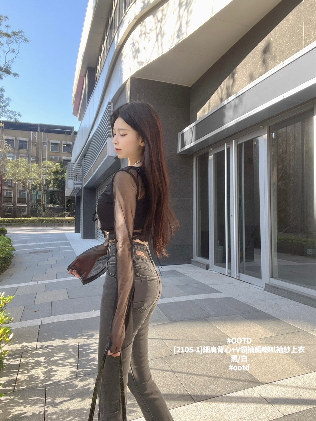 [2105-1]細肩背心+V領抽繩喇叭袖紗上衣 (8)