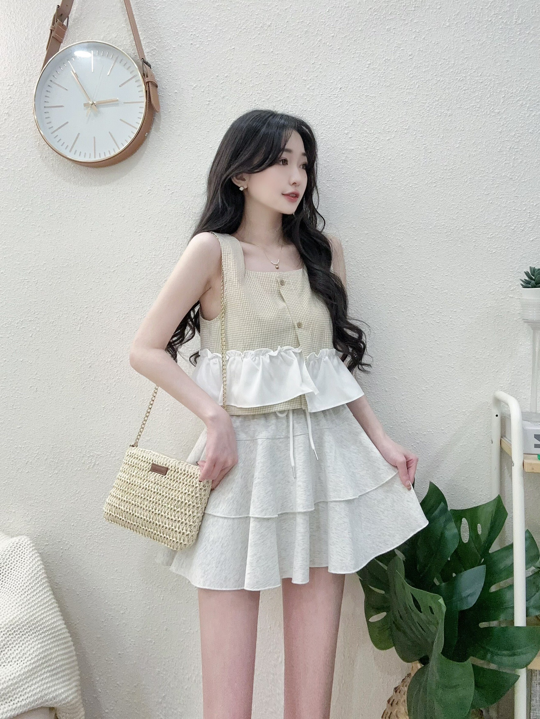 8912 P200 甜美寬肩細格拼接傘擺背心